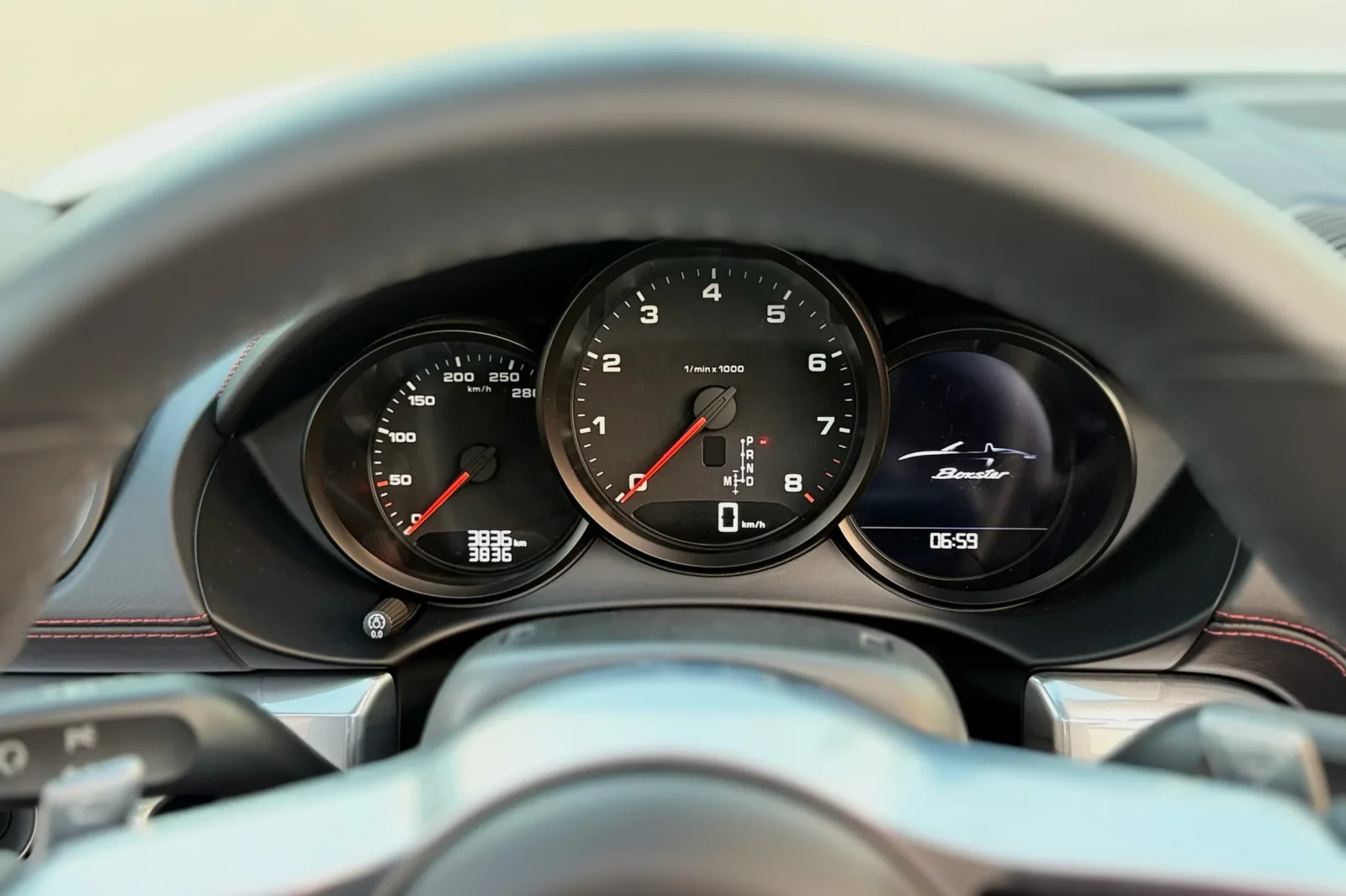 Alquiler Porsche Boxster  Blanco 2024 en Dubái - 11 