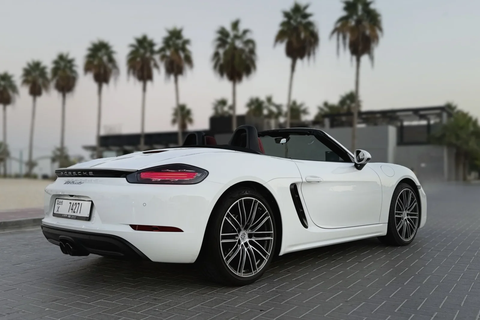 Alquiler Porsche Boxster  Blanco 2024 en Dubái - 8 
