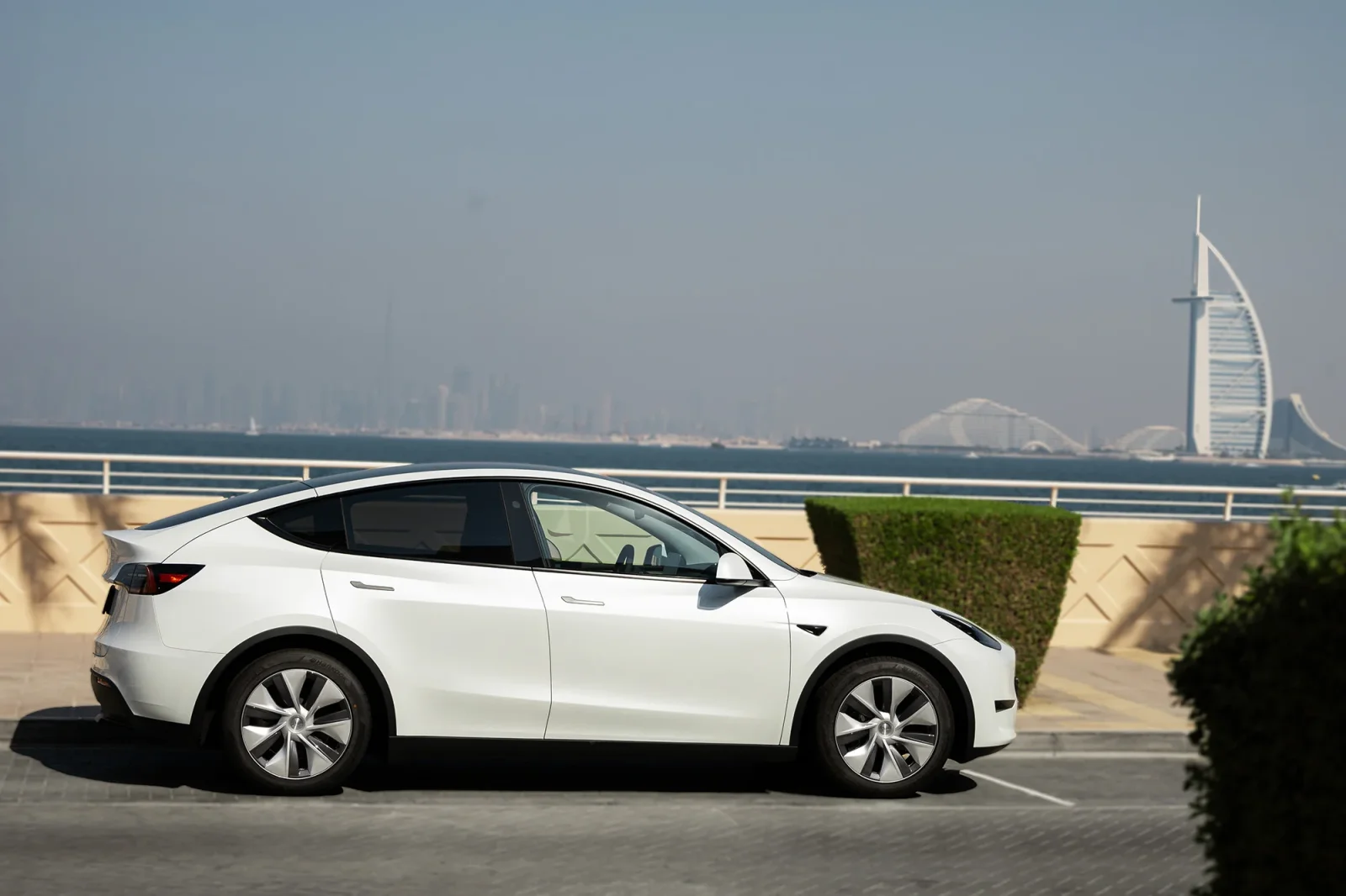 Аренда Tesla Model Y  Белый 2024 в Дубае - 9 