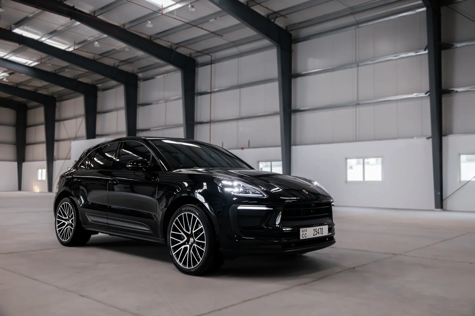 Kiralık Porsche Macan  Siyah 2024 içinde Dubai