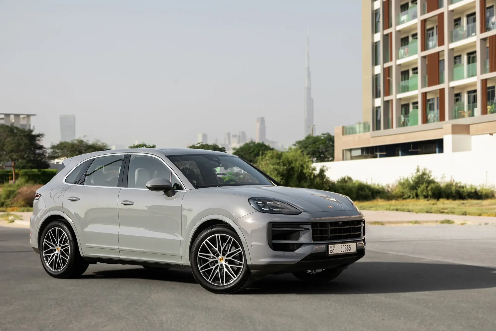 Kiralık Porsche Cayenne  Gri 2024 içinde Dubai