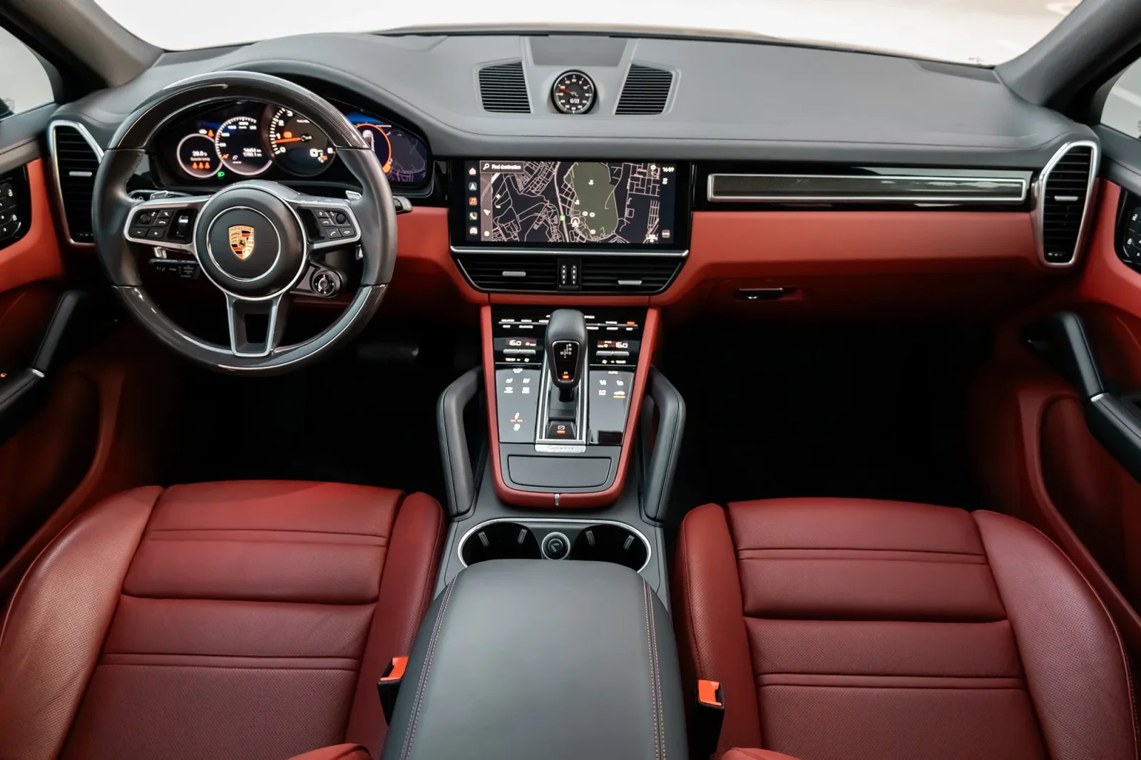 Loyer Porsche Cayenne  Gris 2023 en Dubai - 4 