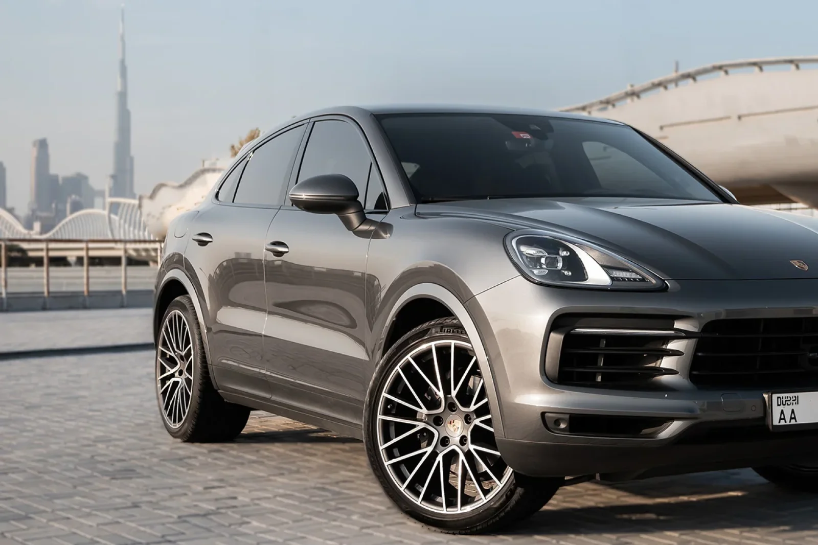 Loyer Porsche Cayenne  Gris 2023 en Dubai - 14 