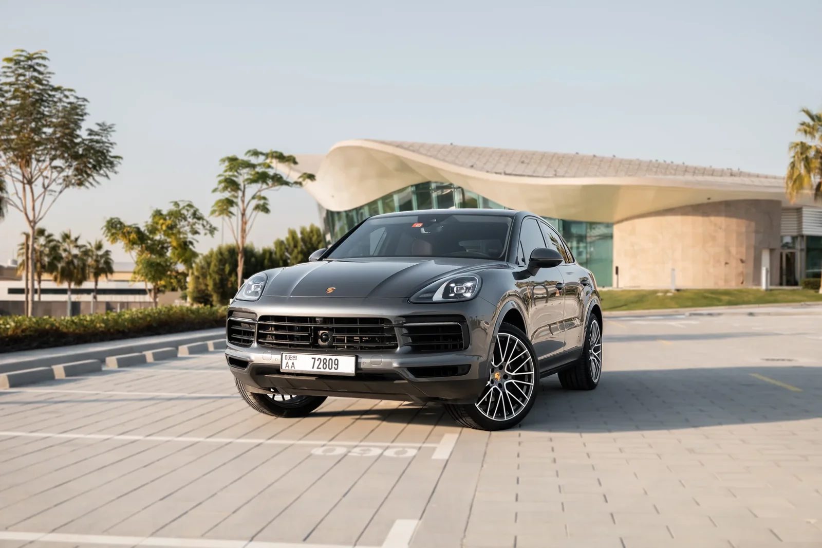 Loyer Porsche Cayenne  Gris 2023 en Dubai - 2 
