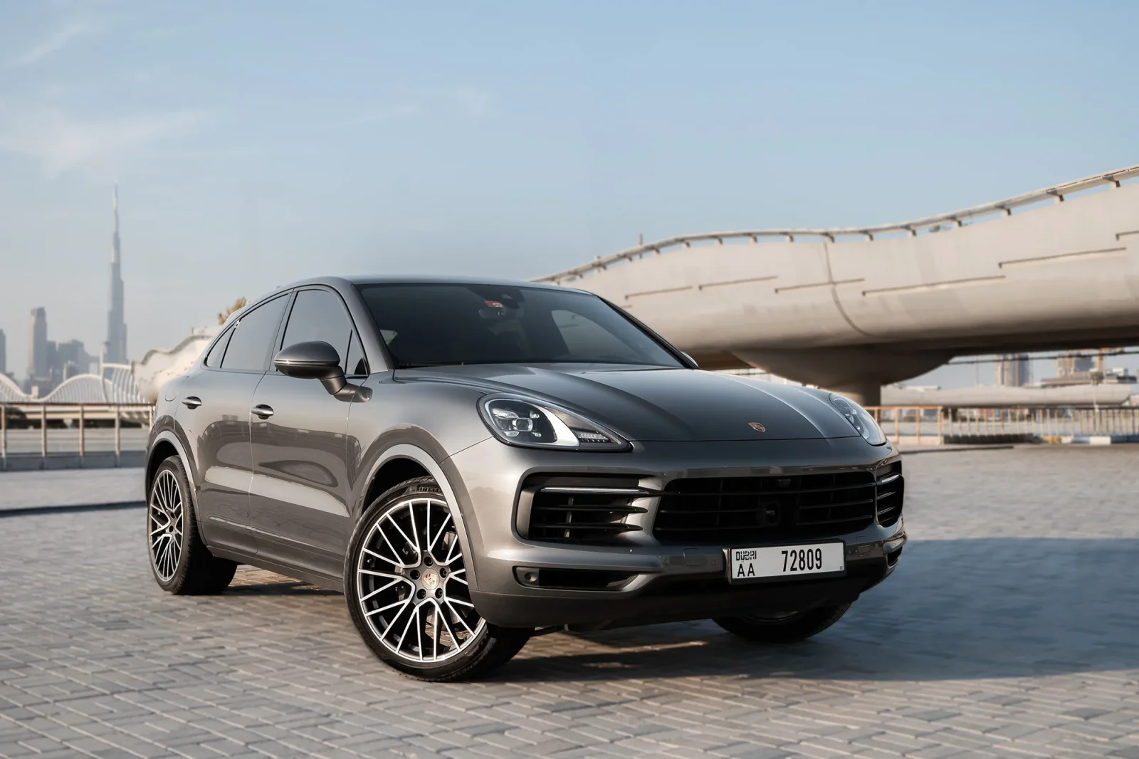 Loyer Porsche Cayenne  Gris 2023 en Dubai - 10 