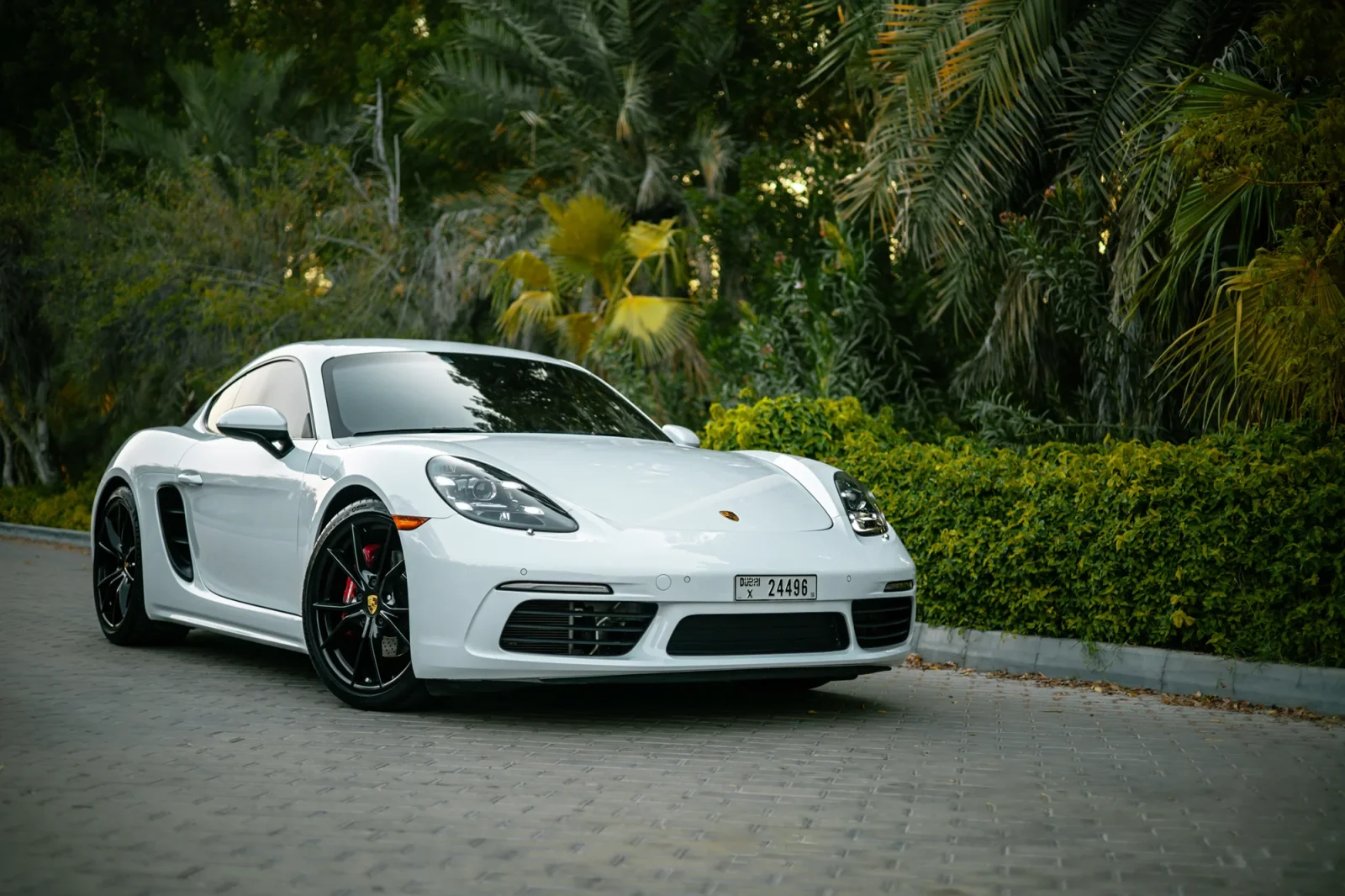 Huren Porsche Cayman S Wit 2022 in Dubai - 3 