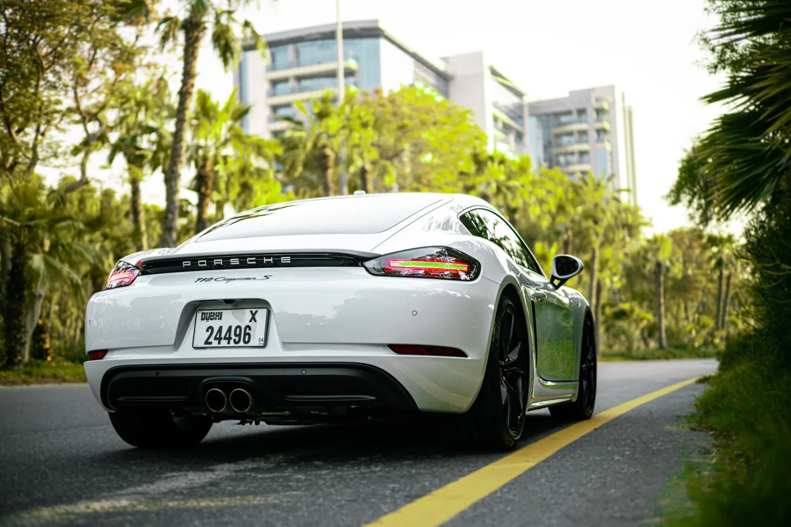 Huren Porsche Cayman S Wit 2022 in Dubai - 11 