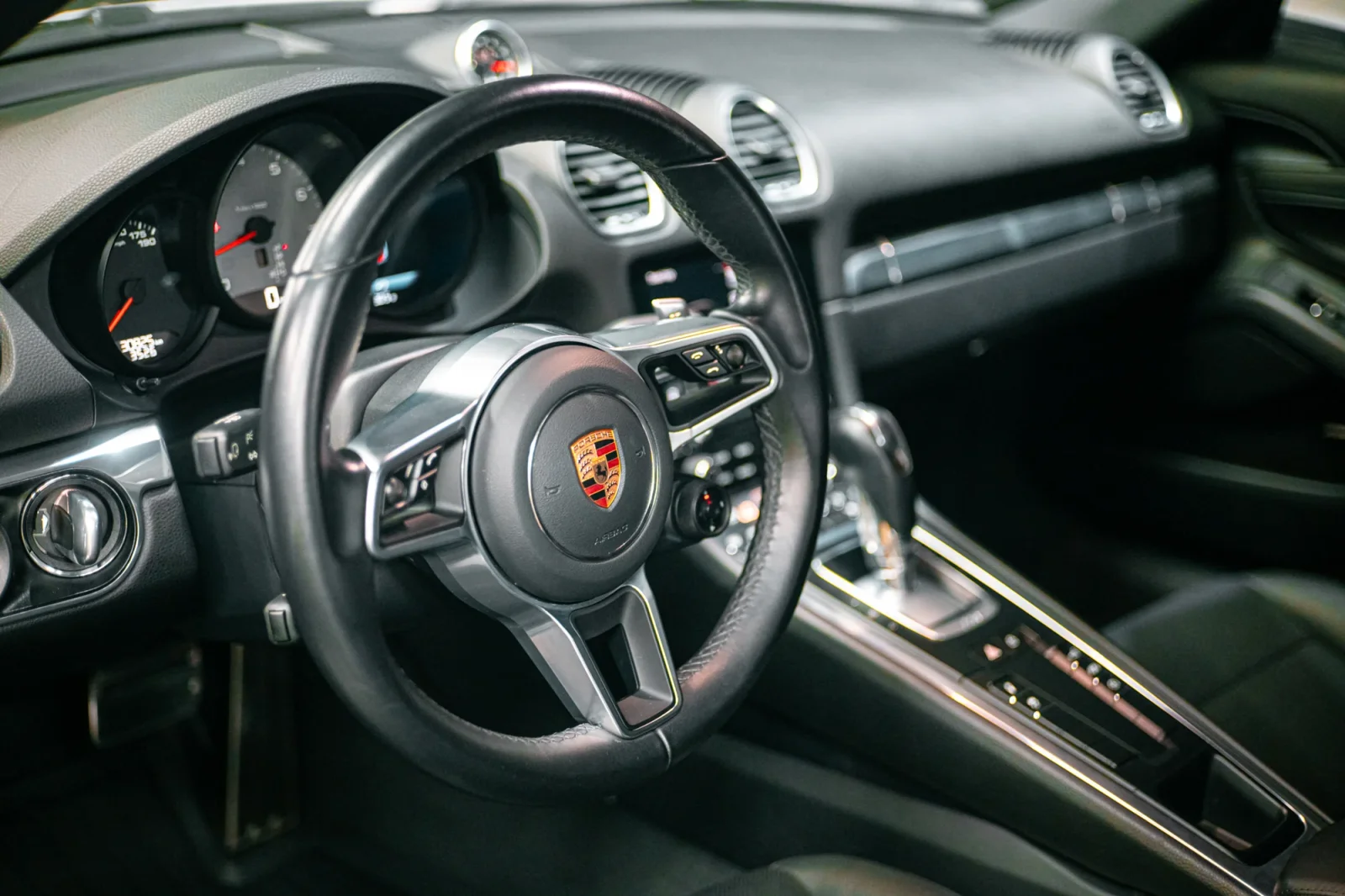 Huren Porsche Cayman S Wit 2022 in Dubai - 4 