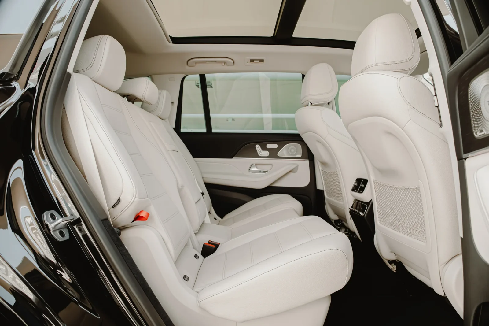 Huren Mercedes-Benz GLS-Class 450 Zwart 2023 in Dubai - 6 