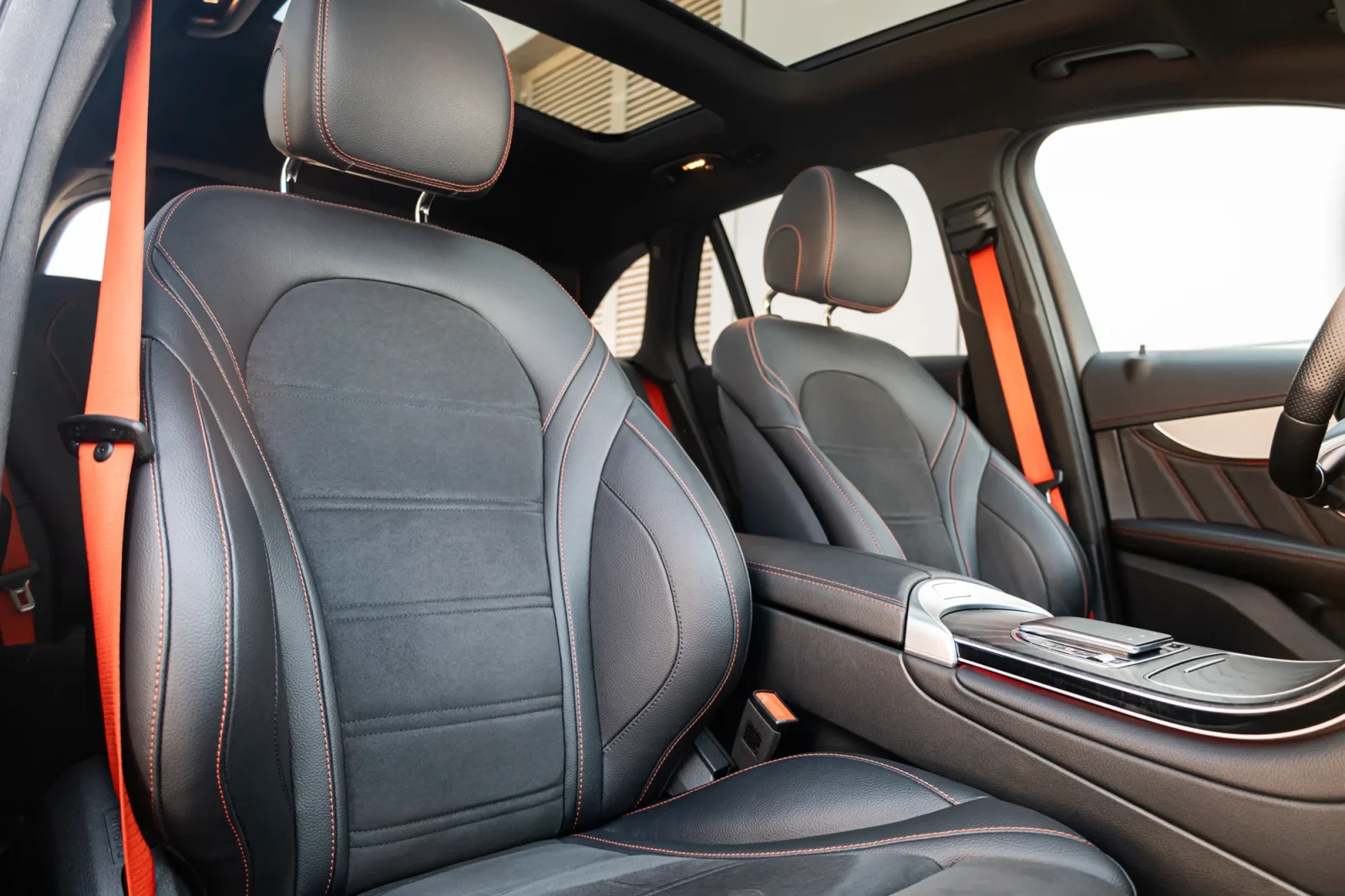 Аренда Mercedes-Benz GLC 43 AMG Серый 2022 в Дубае - 4 