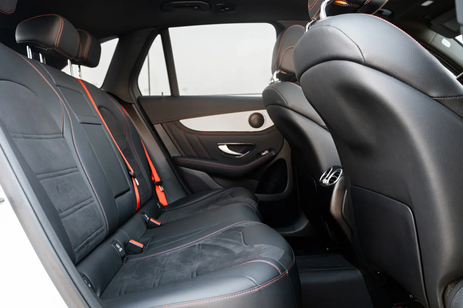 Аренда Mercedes-Benz GLC 43 AMG Серый 2022 в Дубае - 5 