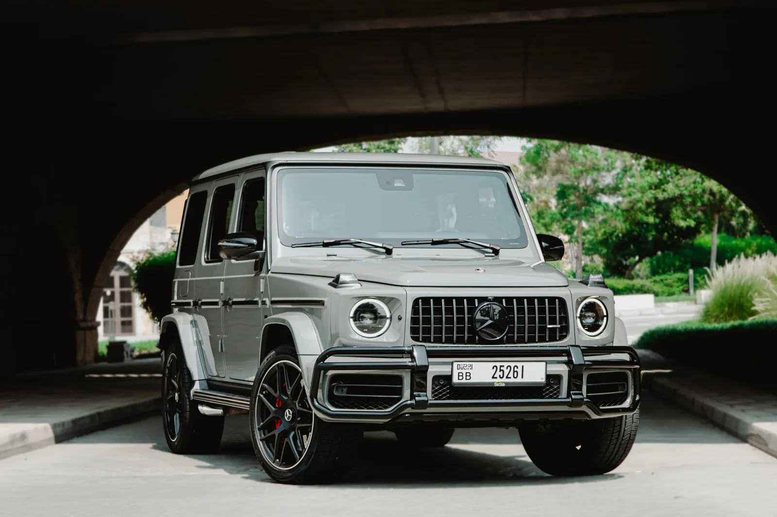 Huren Mercedes-Benz G-Class 63 AMG Grijs 2022 in Dubai - 2 