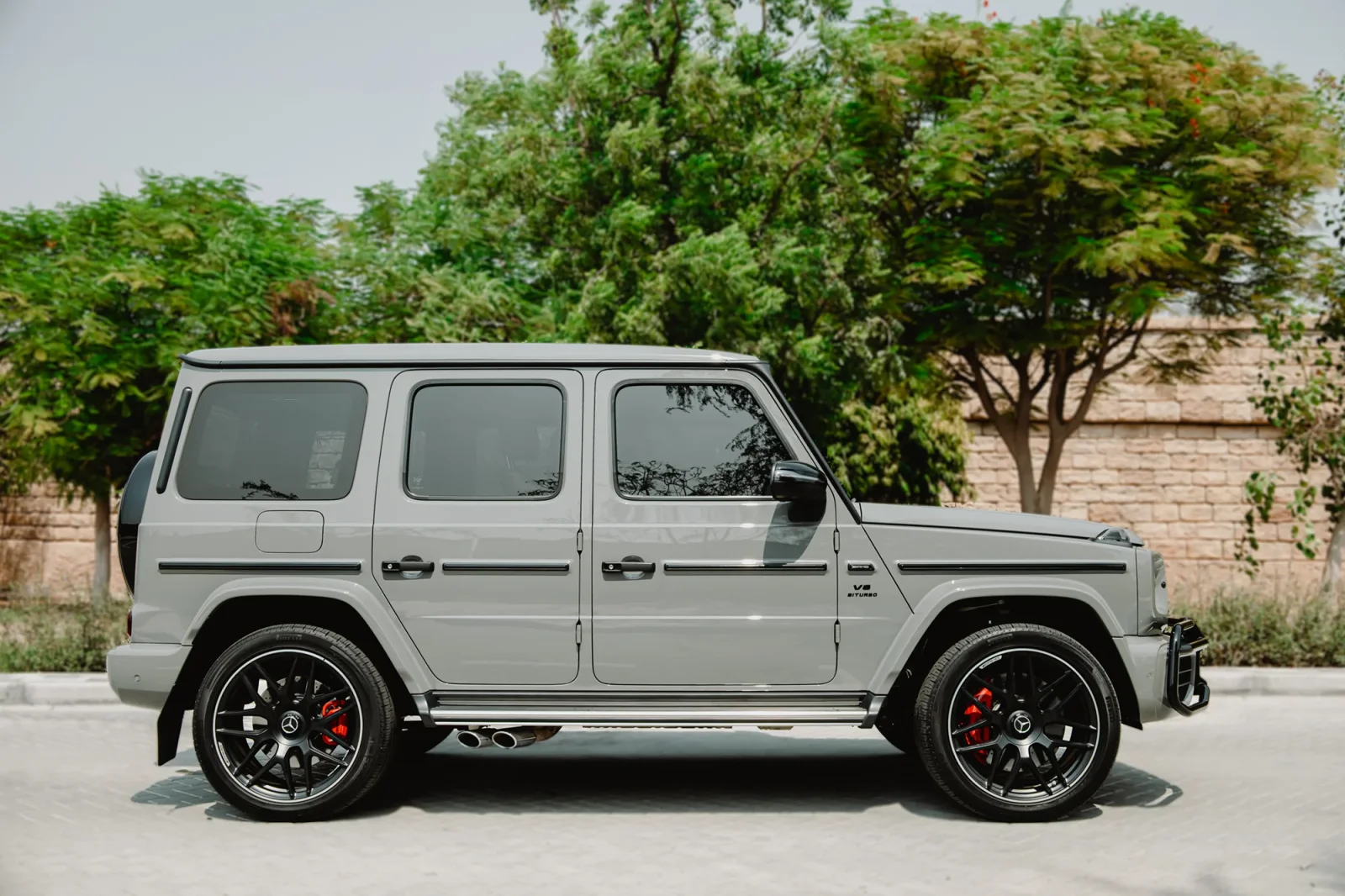 Huren Mercedes-Benz G-Class 63 AMG Grijs 2022 in Dubai - 13 