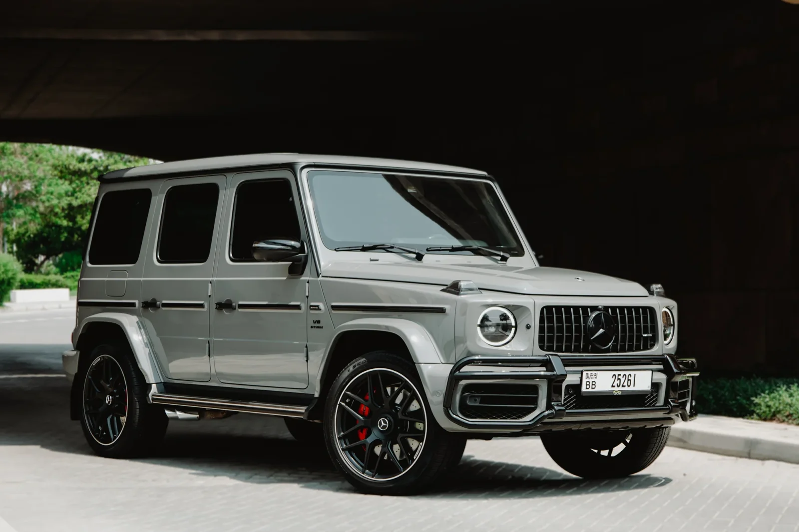 Huren Mercedes-Benz G-Class 63 AMG Grijs 2022 in Dubai - 12 