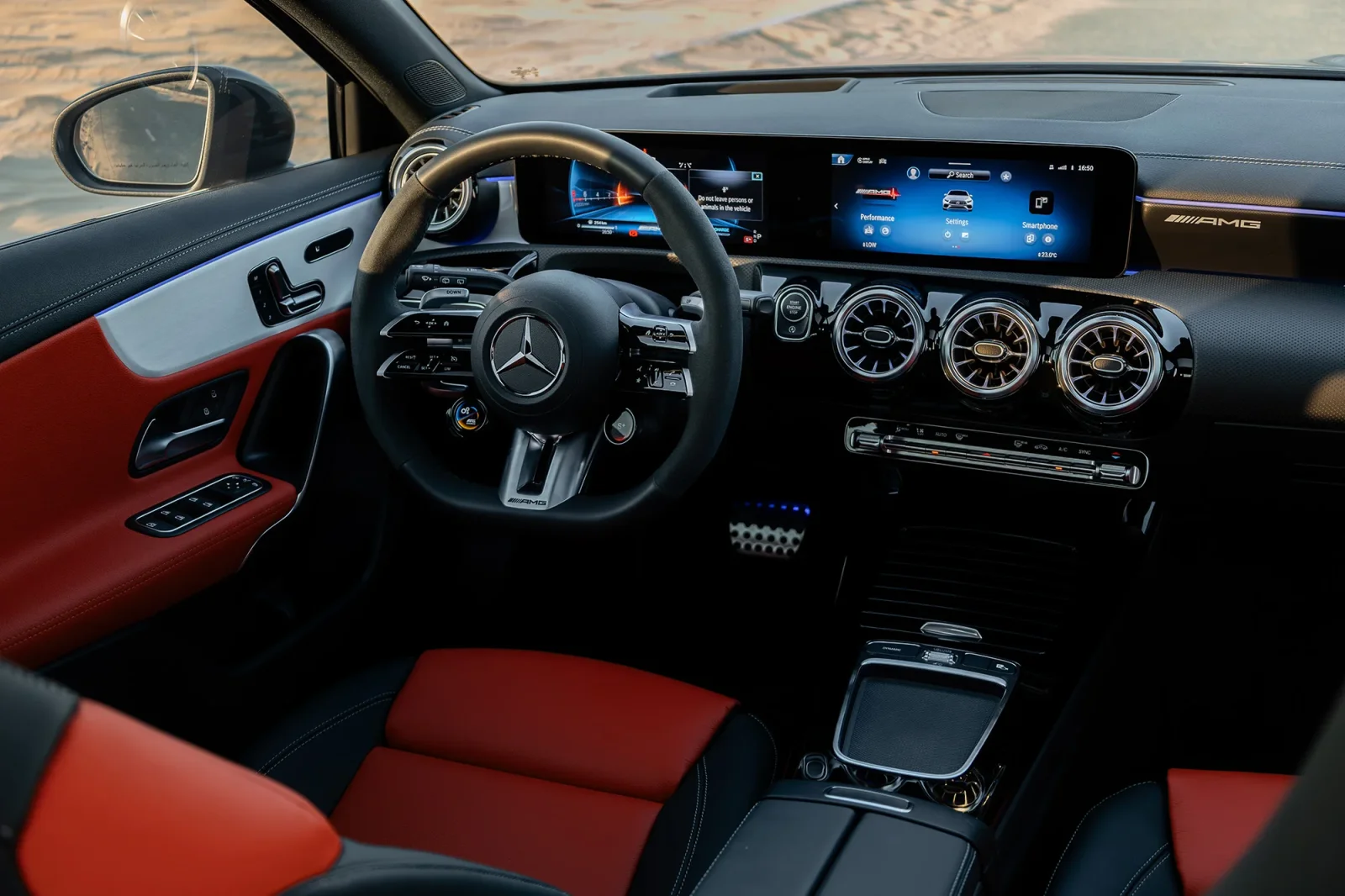 Miete Mercedes-Benz A-Class 35 AMG  Grau 2024 in der Dubai - 3 