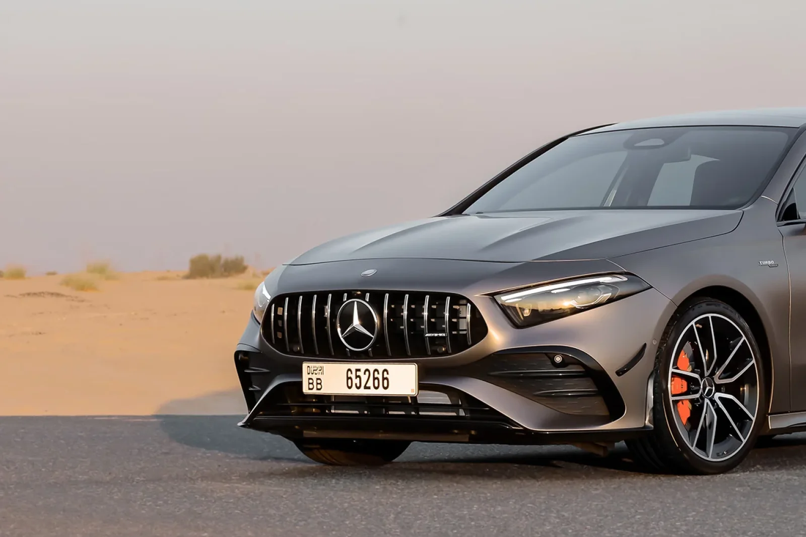 Miete Mercedes-Benz A-Class 35 AMG  Grau 2024 in der Dubai - 9 