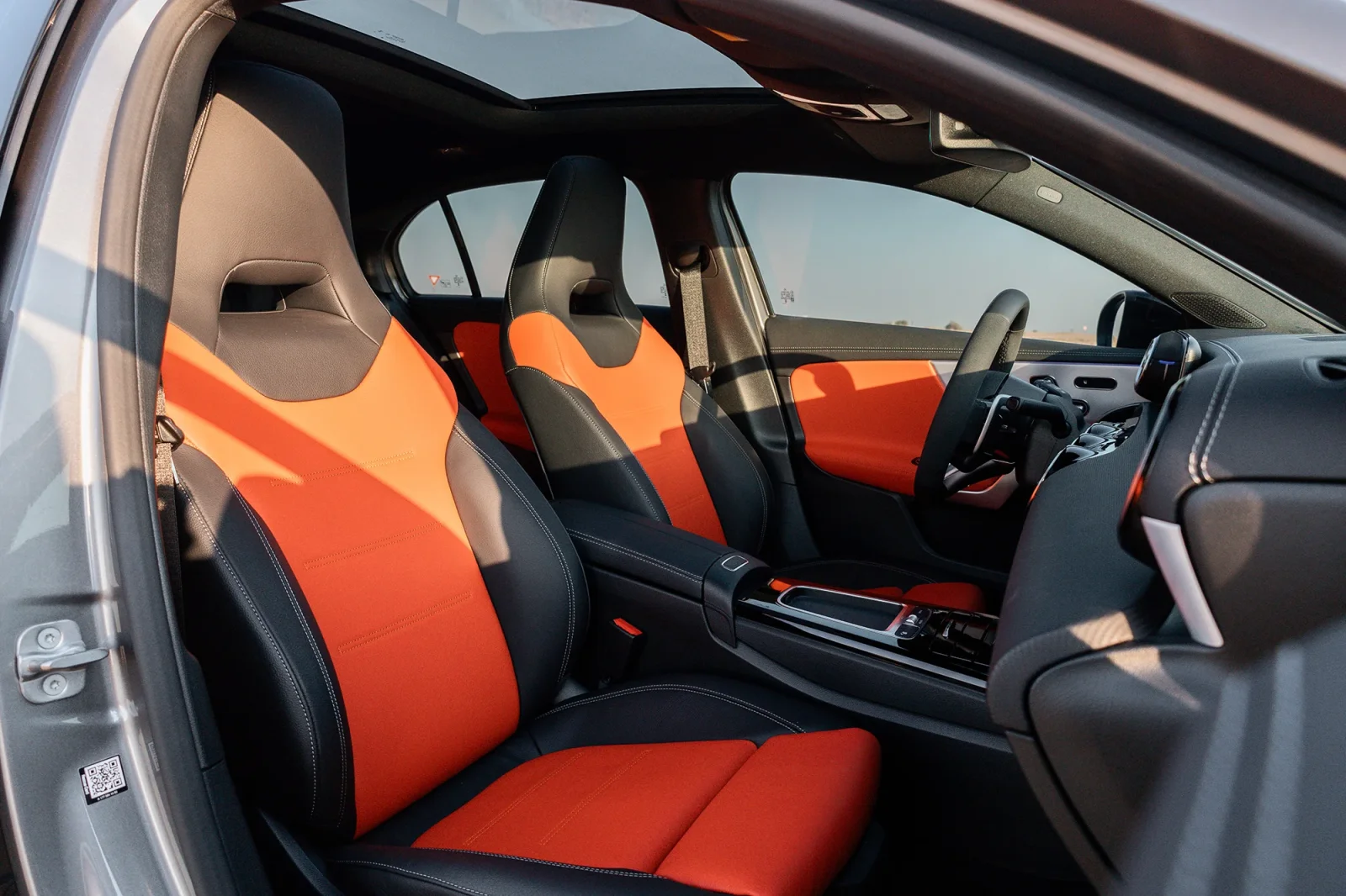 Miete Mercedes-Benz A-Class 35 AMG  Grau 2024 in der Dubai - 4 