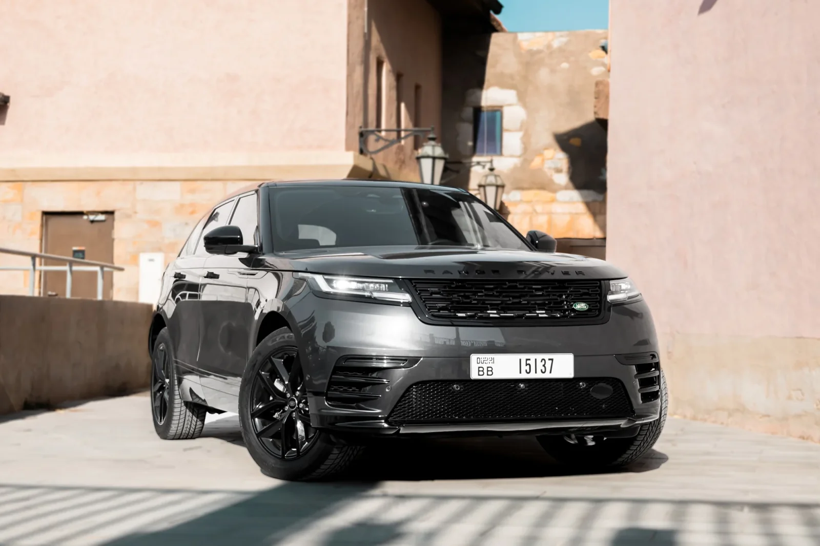 Affitto Land Rover Range Rover Velar  Grigio 2024 in Dubai