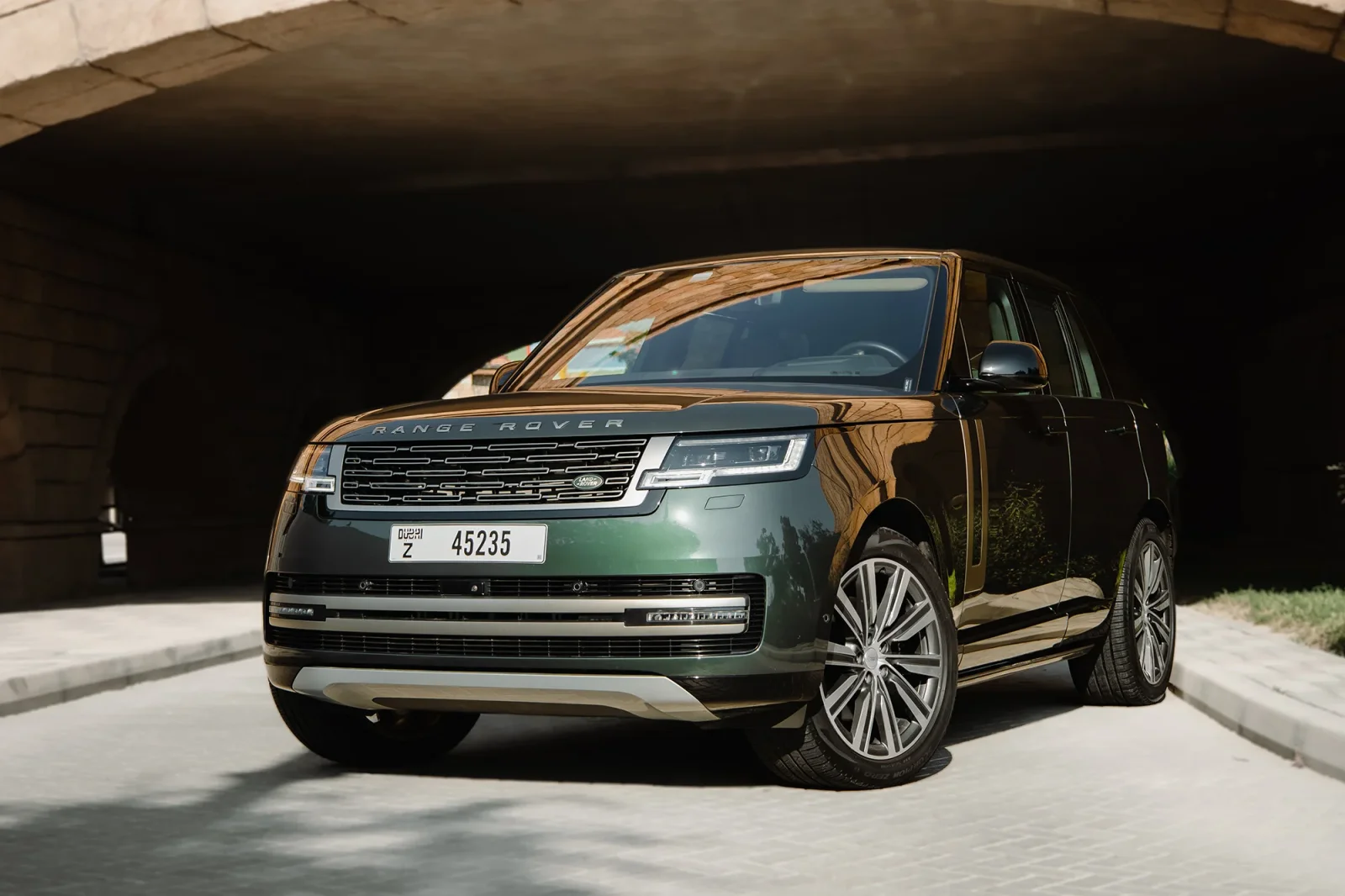 Kiralık Land Rover Range Rover  HSE  Yeşil 2023 içinde Dubai