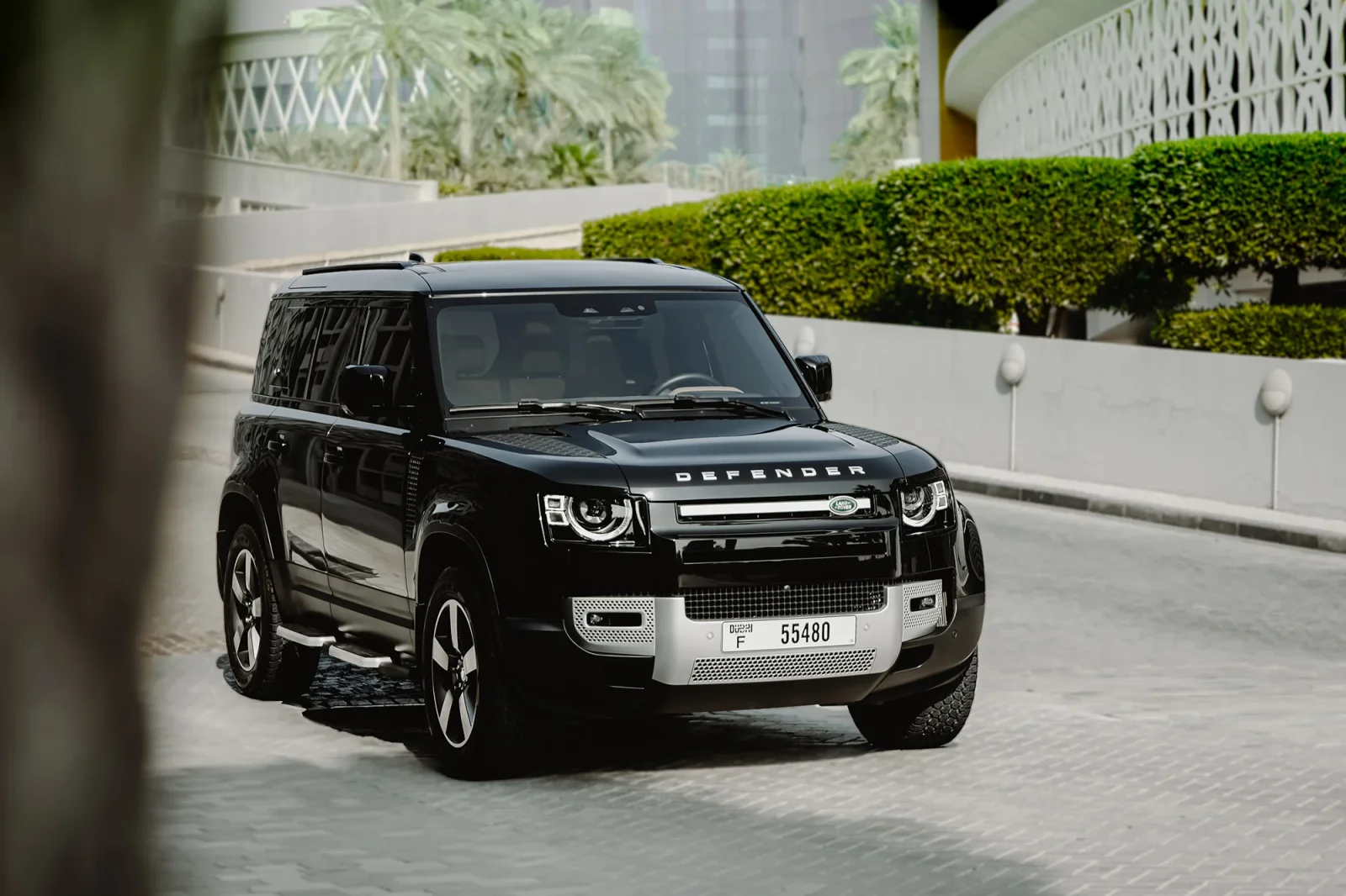 Huren Land Rover Defender  Zwart 2024 in Dubai - 15 