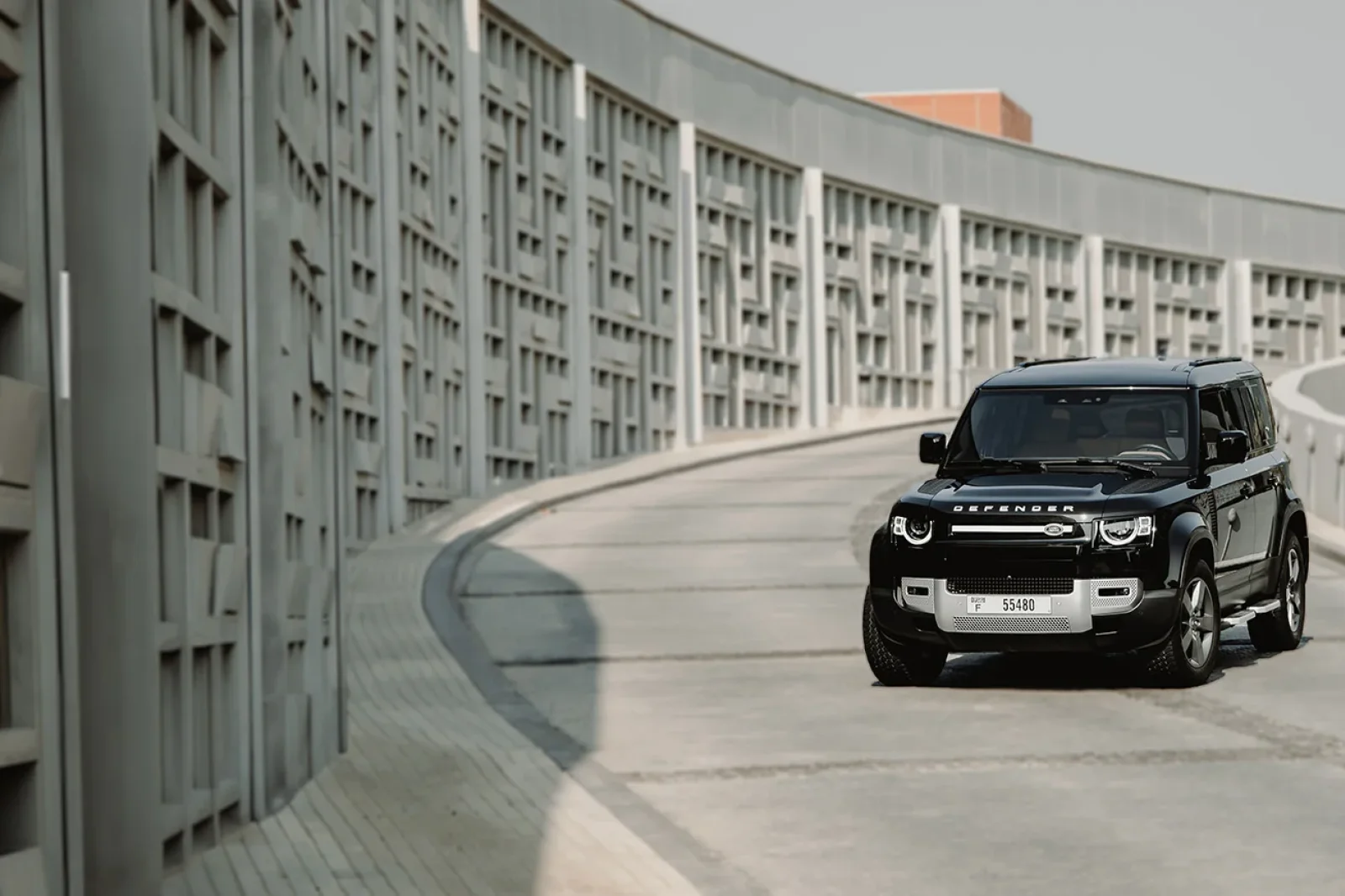 Huren Land Rover Defender  Zwart 2024 in Dubai - 8 