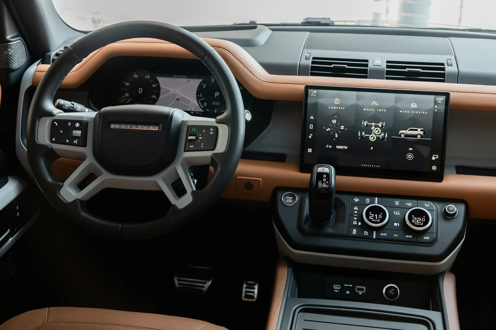 Huren Land Rover Defender  Zwart 2024 in Dubai - 4 