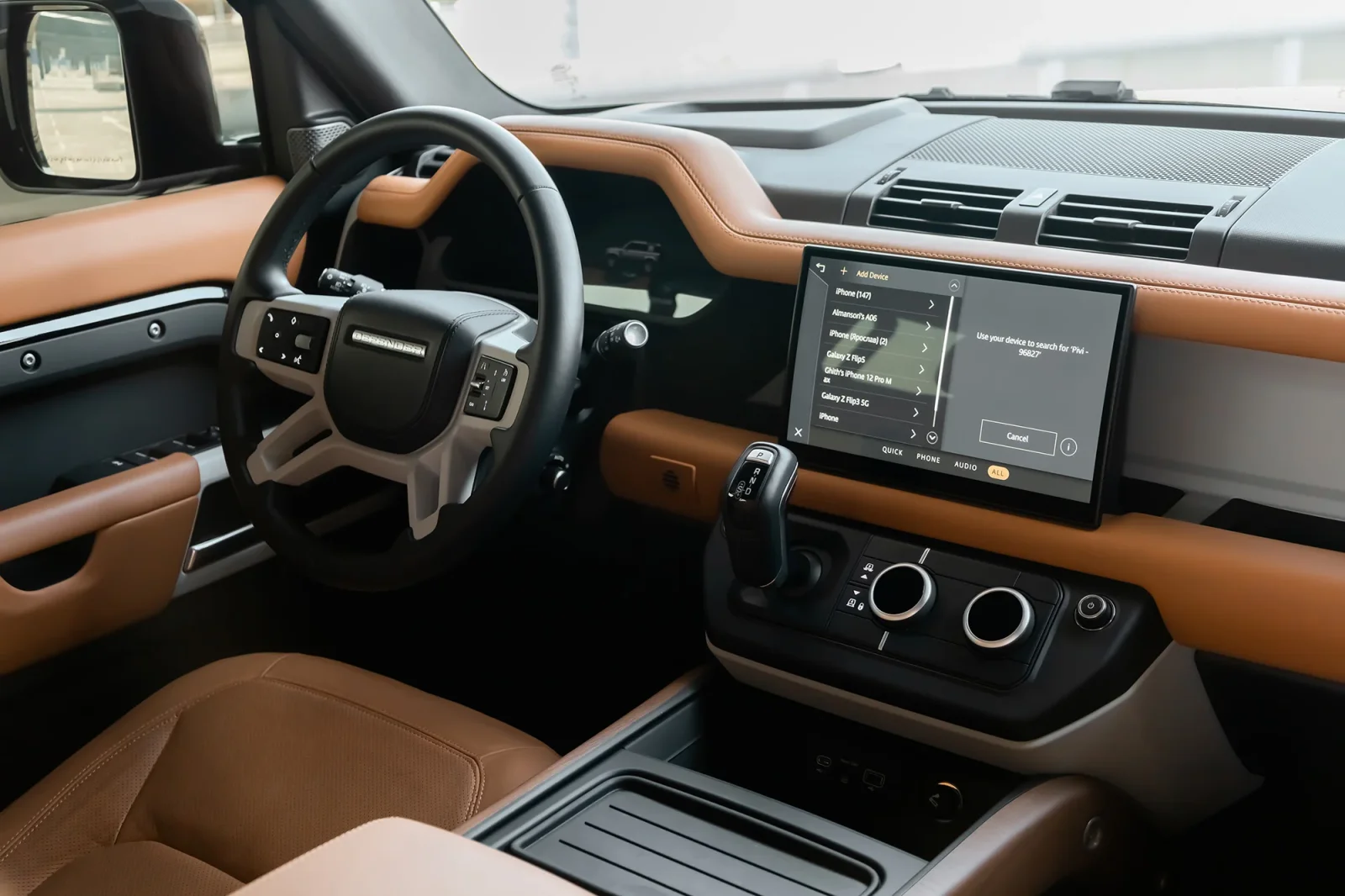 Huren Land Rover Defender  Zwart 2024 in Dubai - 3 