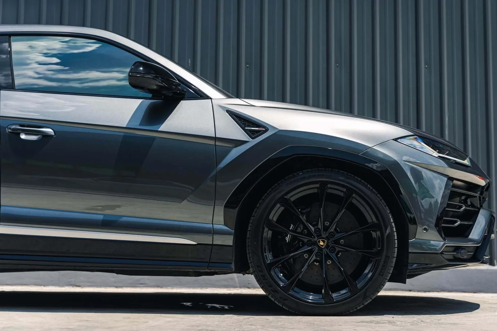 Alquiler Lamborghini Urus  Gris 2022 en Dubái - 3 