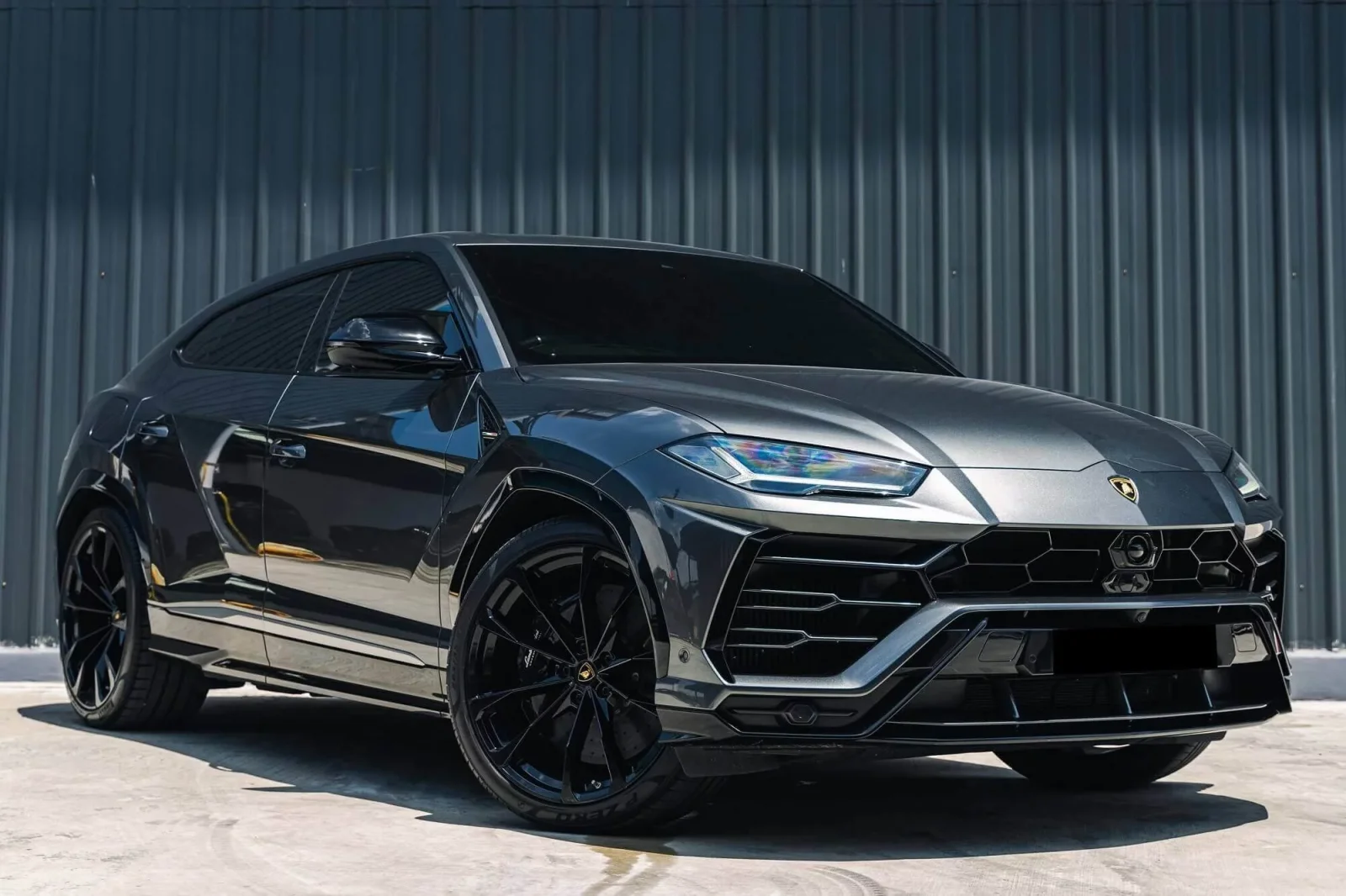 Kiralık Lamborghini Urus  Gri 2022 içinde Dubai