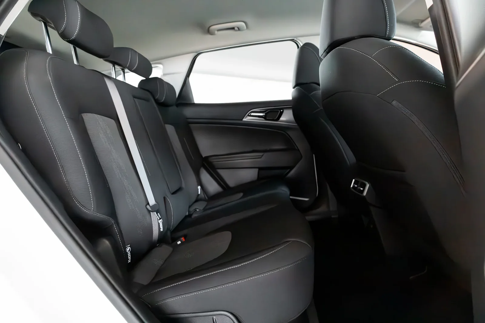 Kiralık Kia Sportage  Beyaz 2025 içinde Dubai - 5 