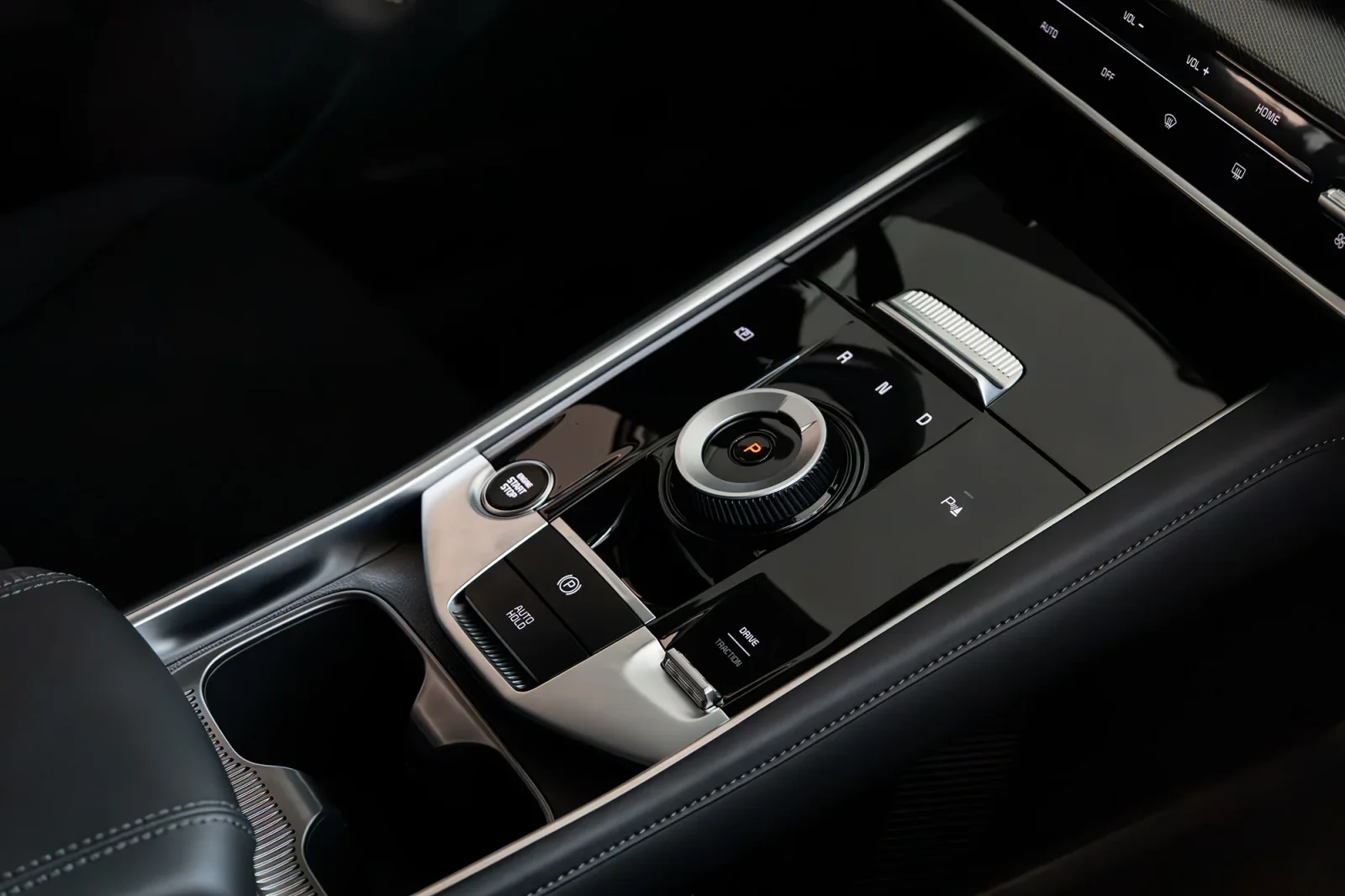 Kiralık Kia Sportage  Beyaz 2025 içinde Dubai - 6 