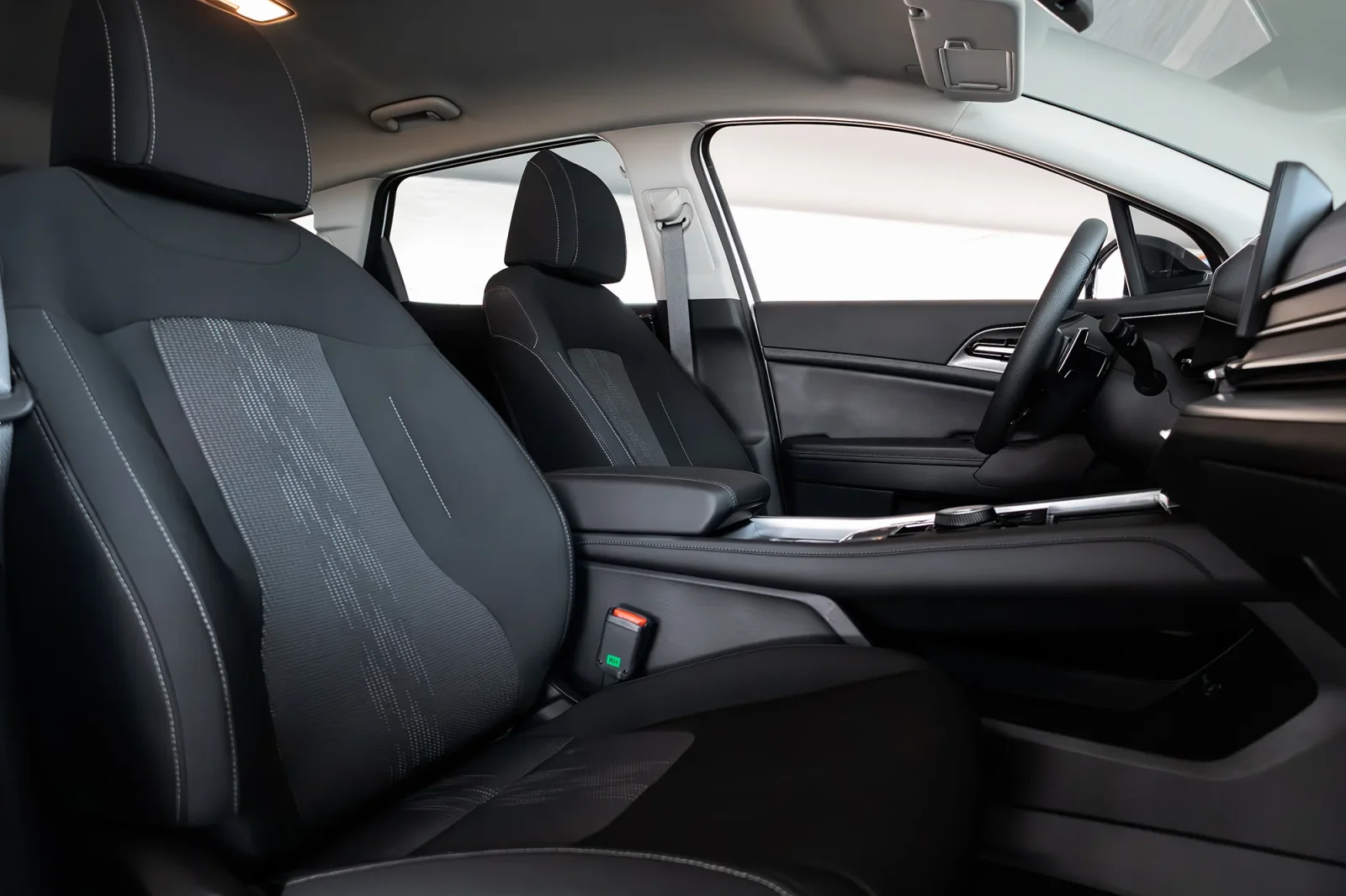 Kiralık Kia Sportage  Beyaz 2025 içinde Dubai - 4 