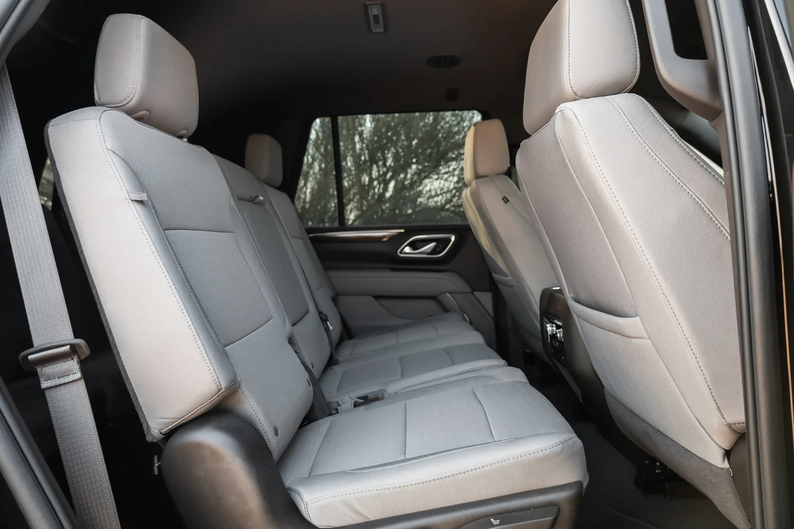 Alquiler GMC Yukon  Negro 2023 en Dubái - 6 