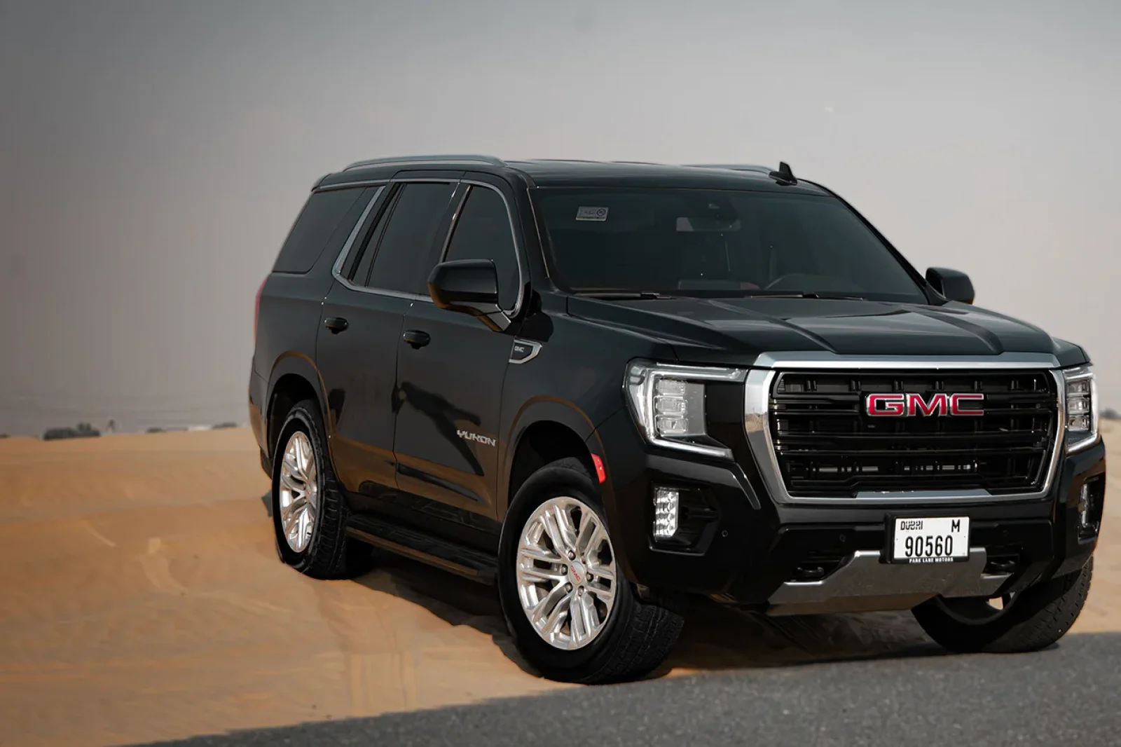 Alquiler GMC Yukon  Negro 2023 en Dubái - 2 