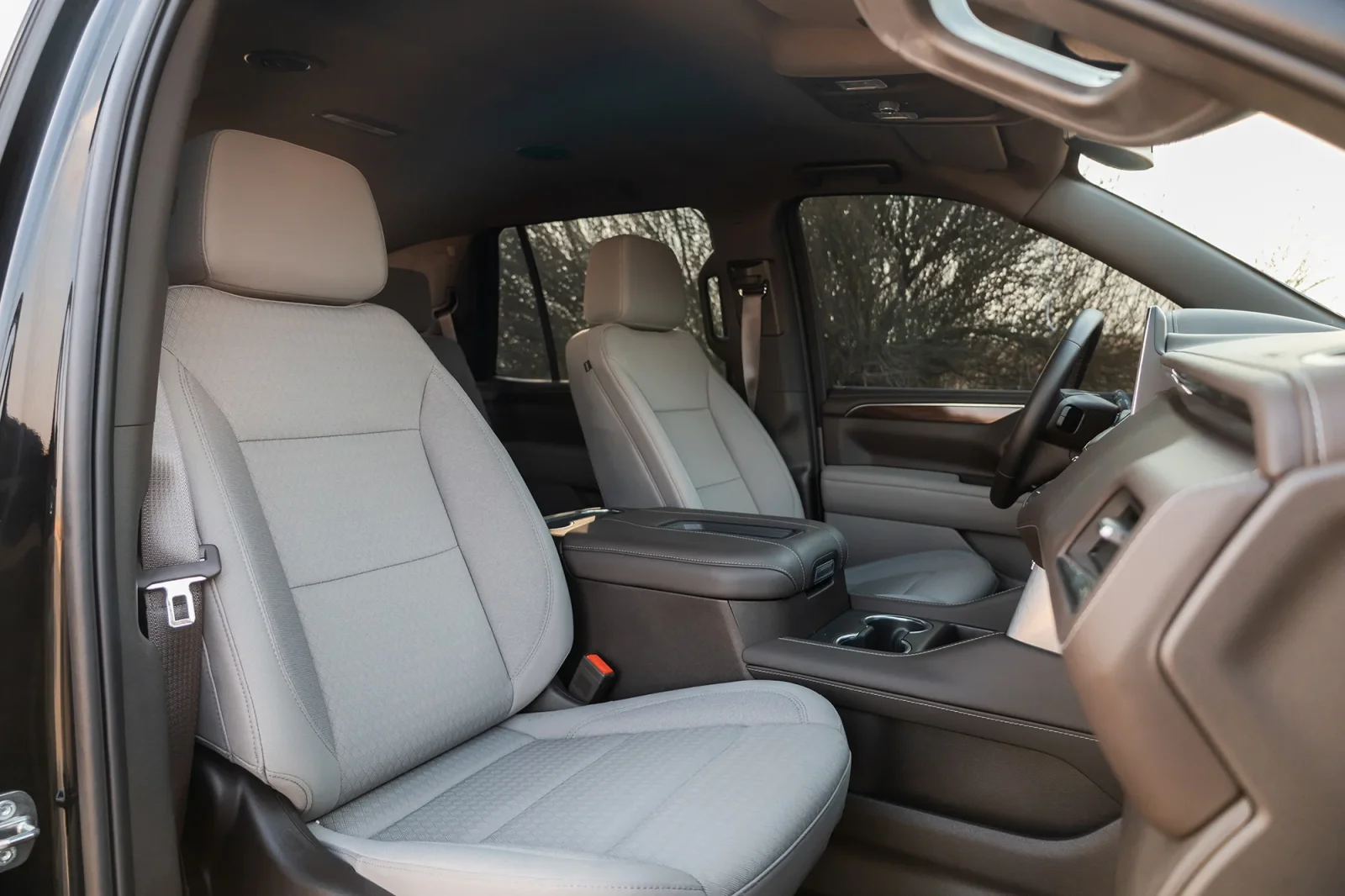 Alquiler GMC Yukon  Negro 2023 en Dubái - 5 