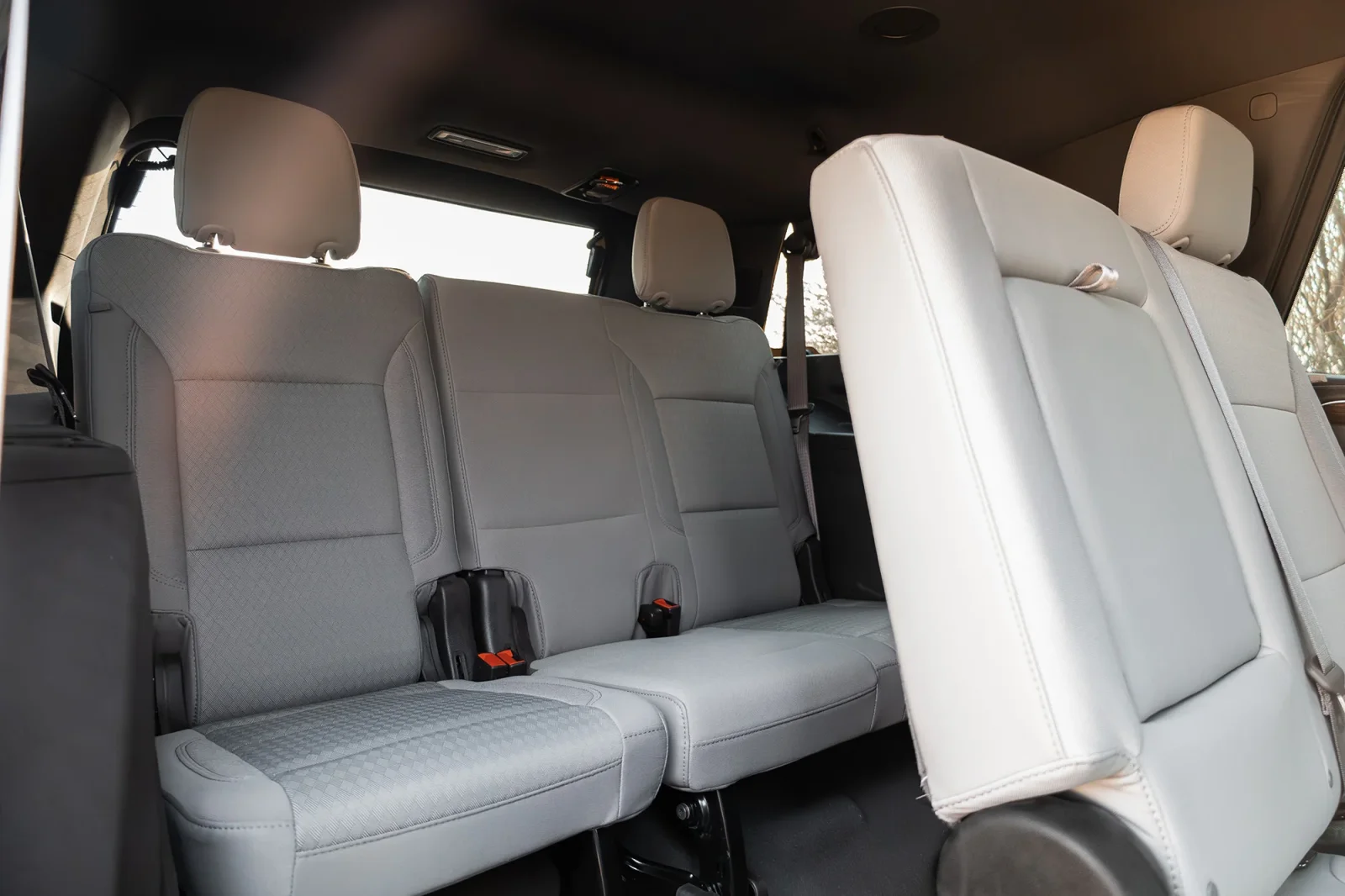 Alquiler GMC Yukon  Negro 2023 en Dubái - 7 