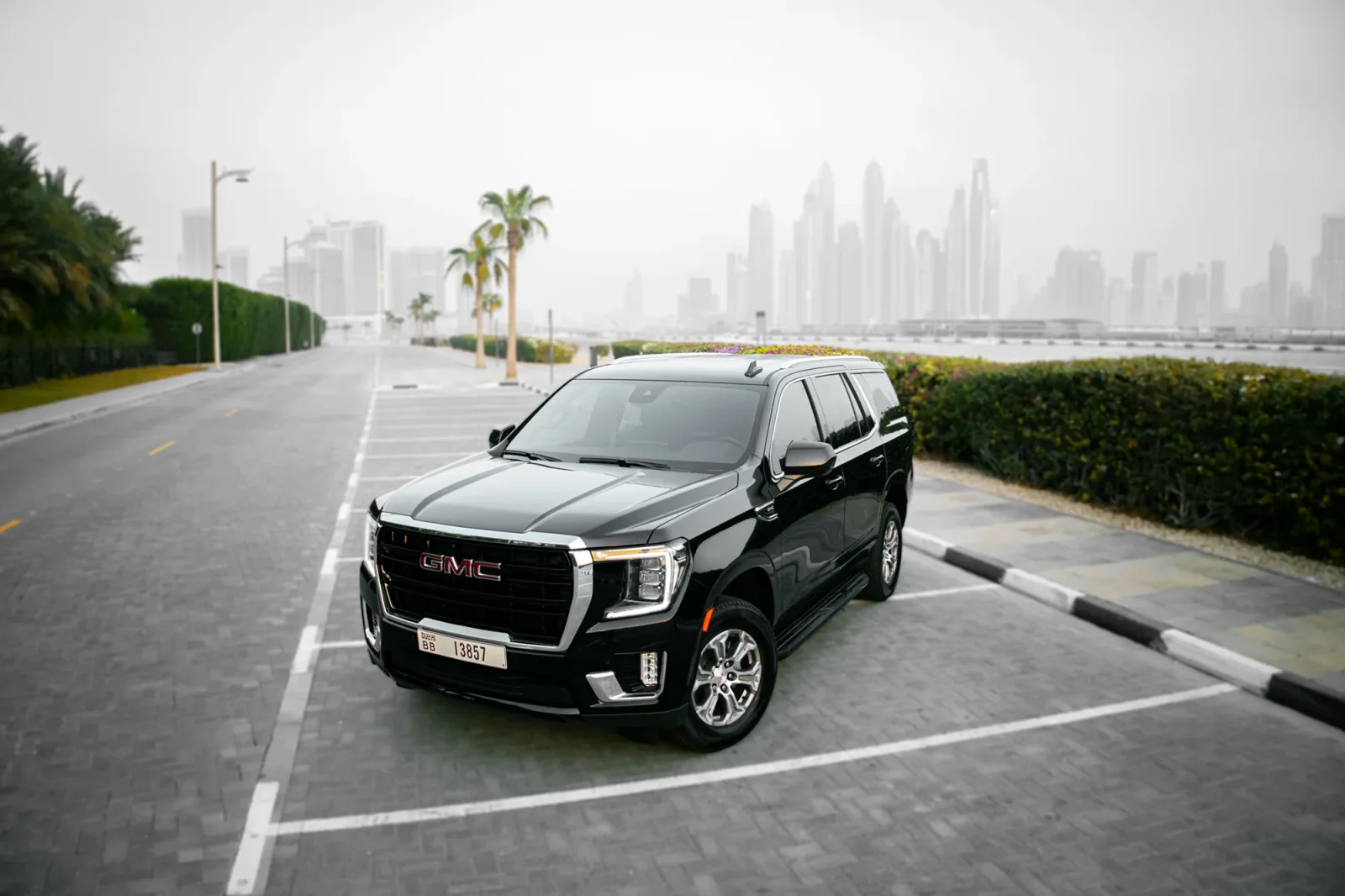 Alquiler GMC Yukon  Negro 2023 en Dubái - 2 