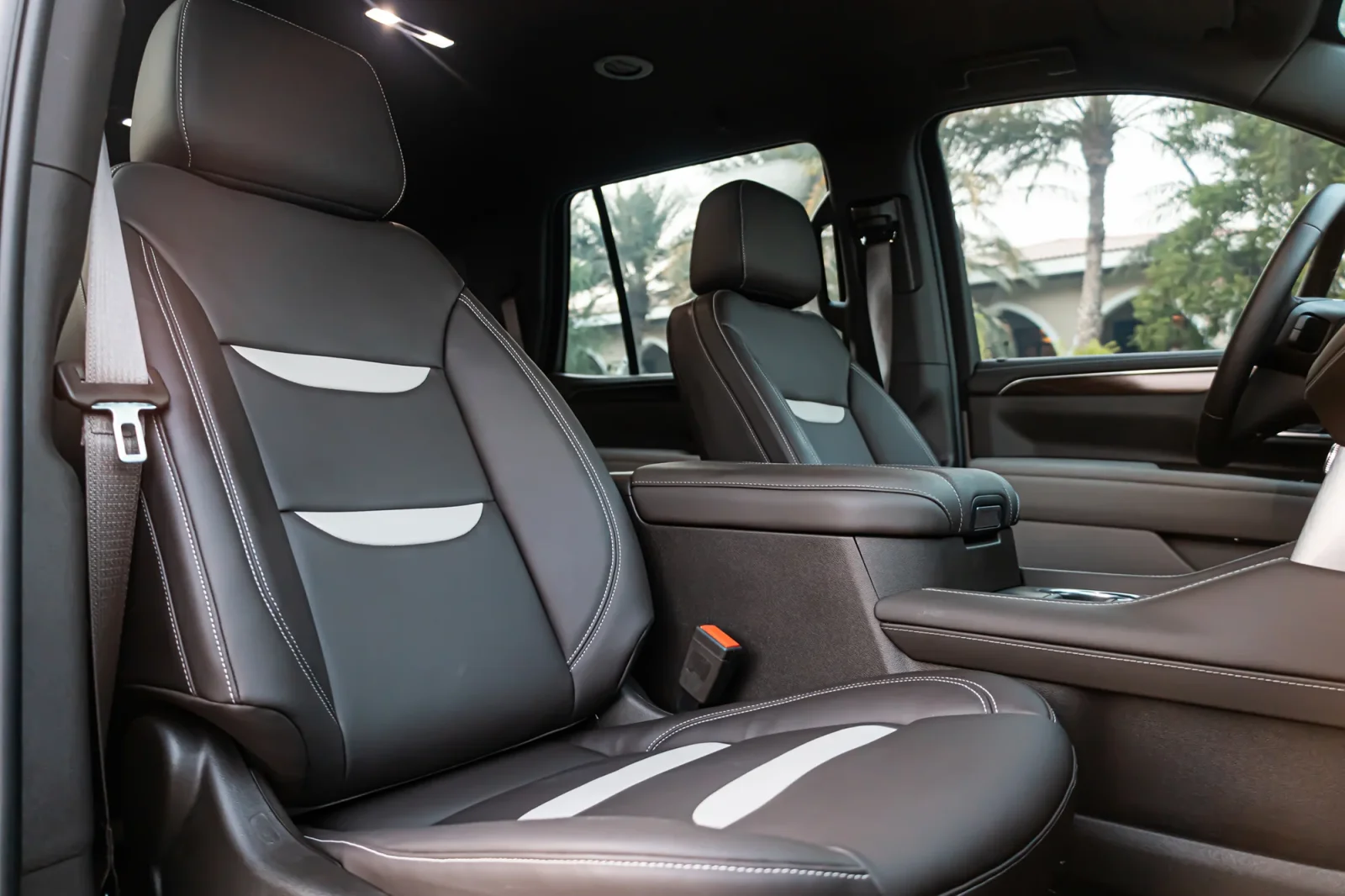 Alquiler GMC Yukon  Negro 2023 en Dubái - 5 