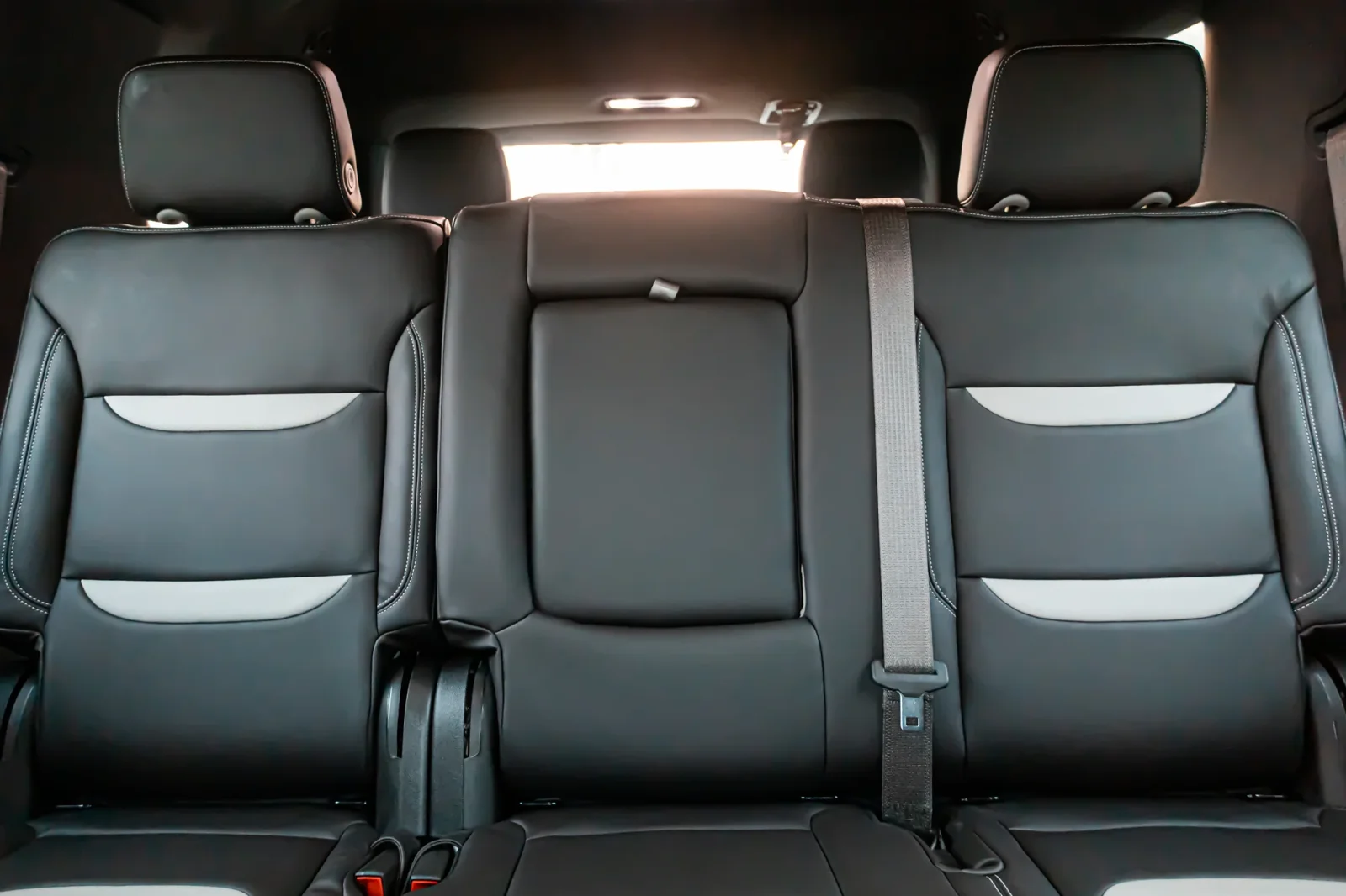 Alquiler GMC Yukon  Negro 2023 en Dubái - 7 