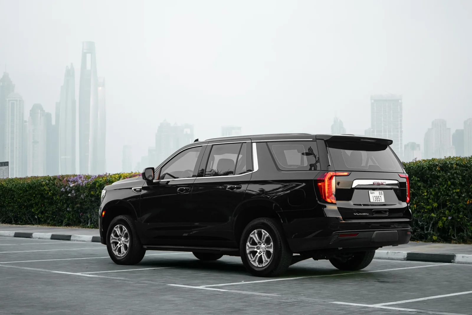 Alquiler GMC Yukon  Negro 2023 en Dubái - 9 