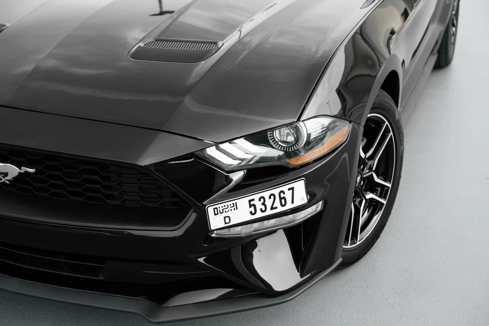 Huren Ford Mustang  Zwart 2022 in Dubai - 15 