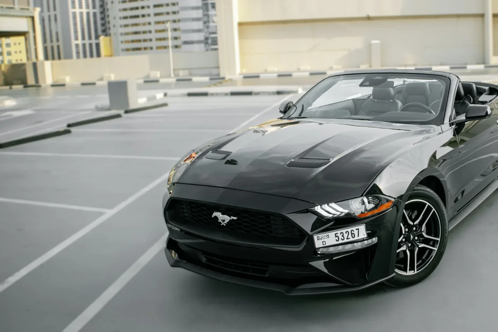 Huren Ford Mustang  Zwart 2022 in Dubai - 2 