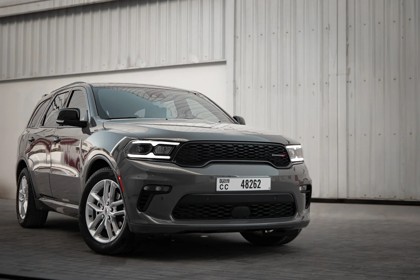 Loyer Dodge Durango  Gris 2023 en Dubai - 2 