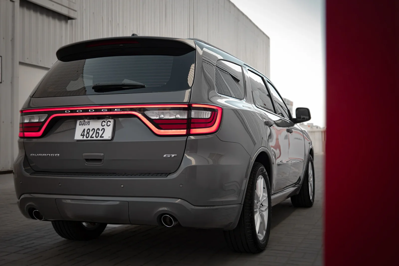 Loyer Dodge Durango  Gris 2023 en Dubai - 9 