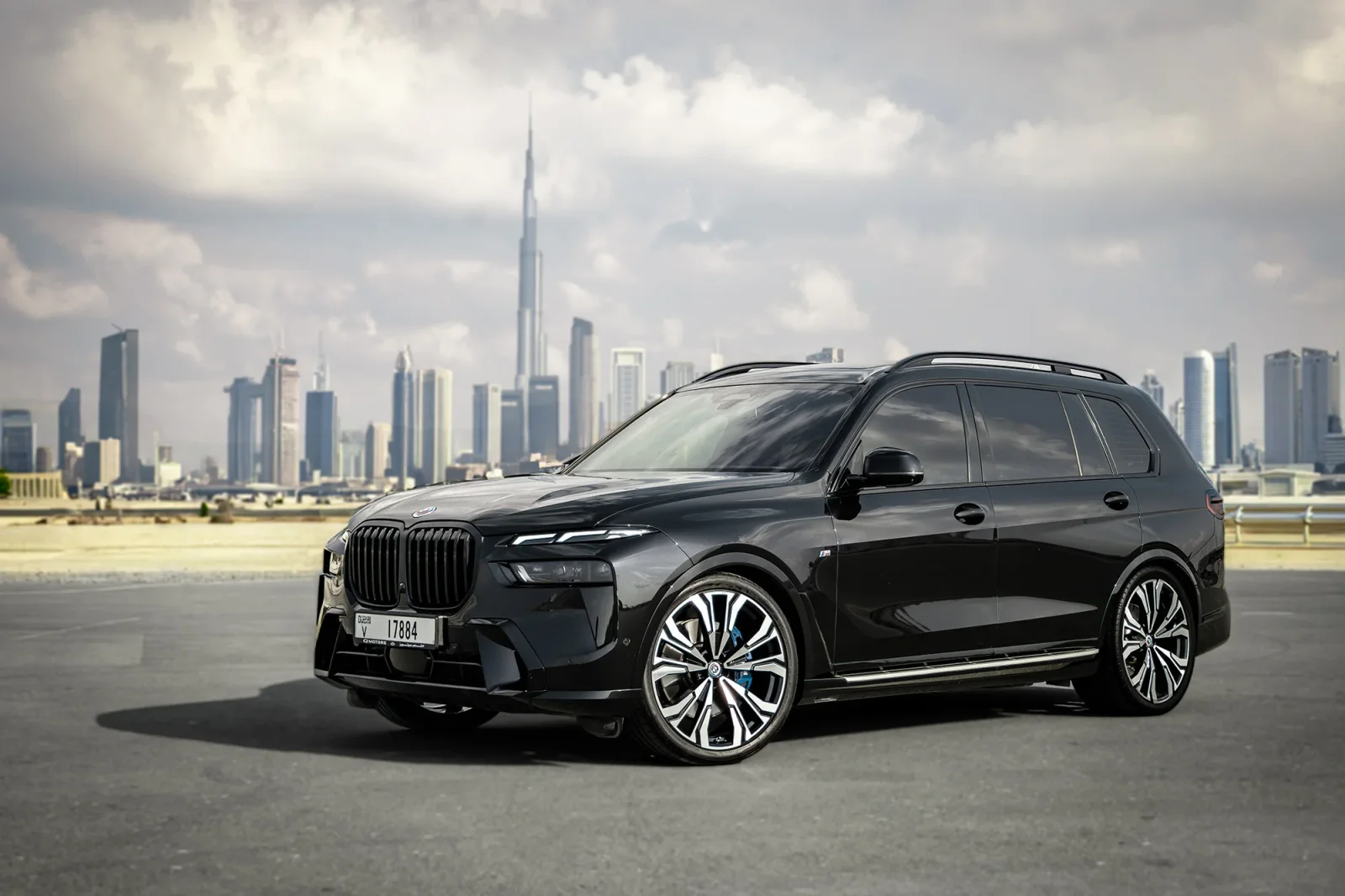 Kiralık BMW X7 New Gen Siyah 2023 içinde Dubai - 10 