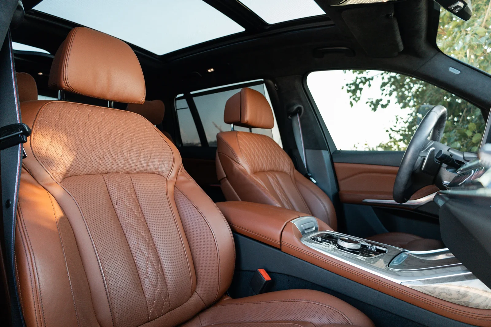 Kiralık BMW X7 New Gen Siyah 2023 içinde Dubai - 6 