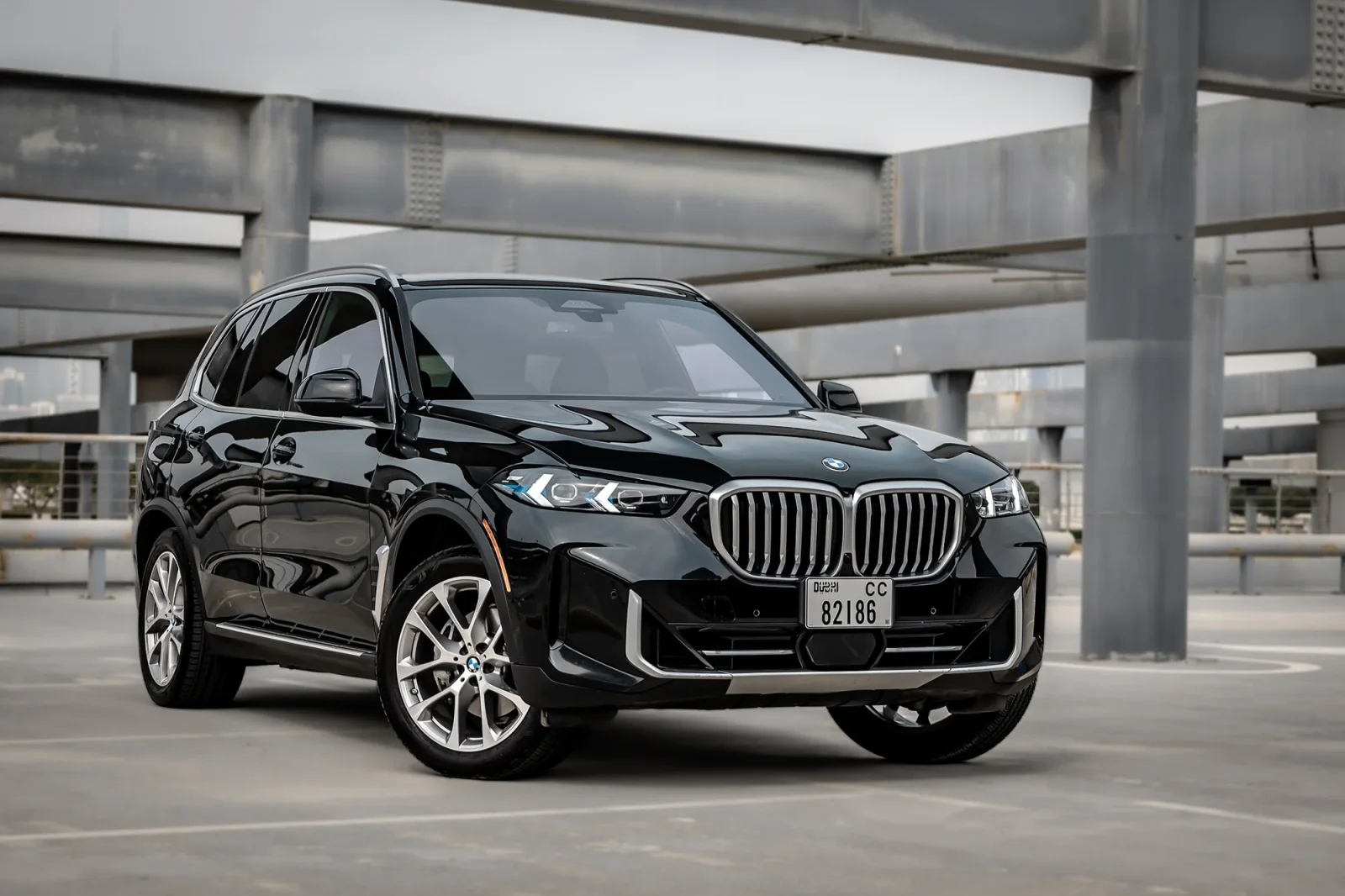 Miete BMW X5  Schwarz 2024 in der Dubai