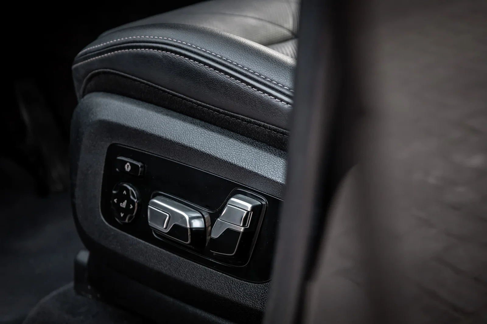 Kiralık BMW X5  Siyah 2024 içinde Dubai - 6 