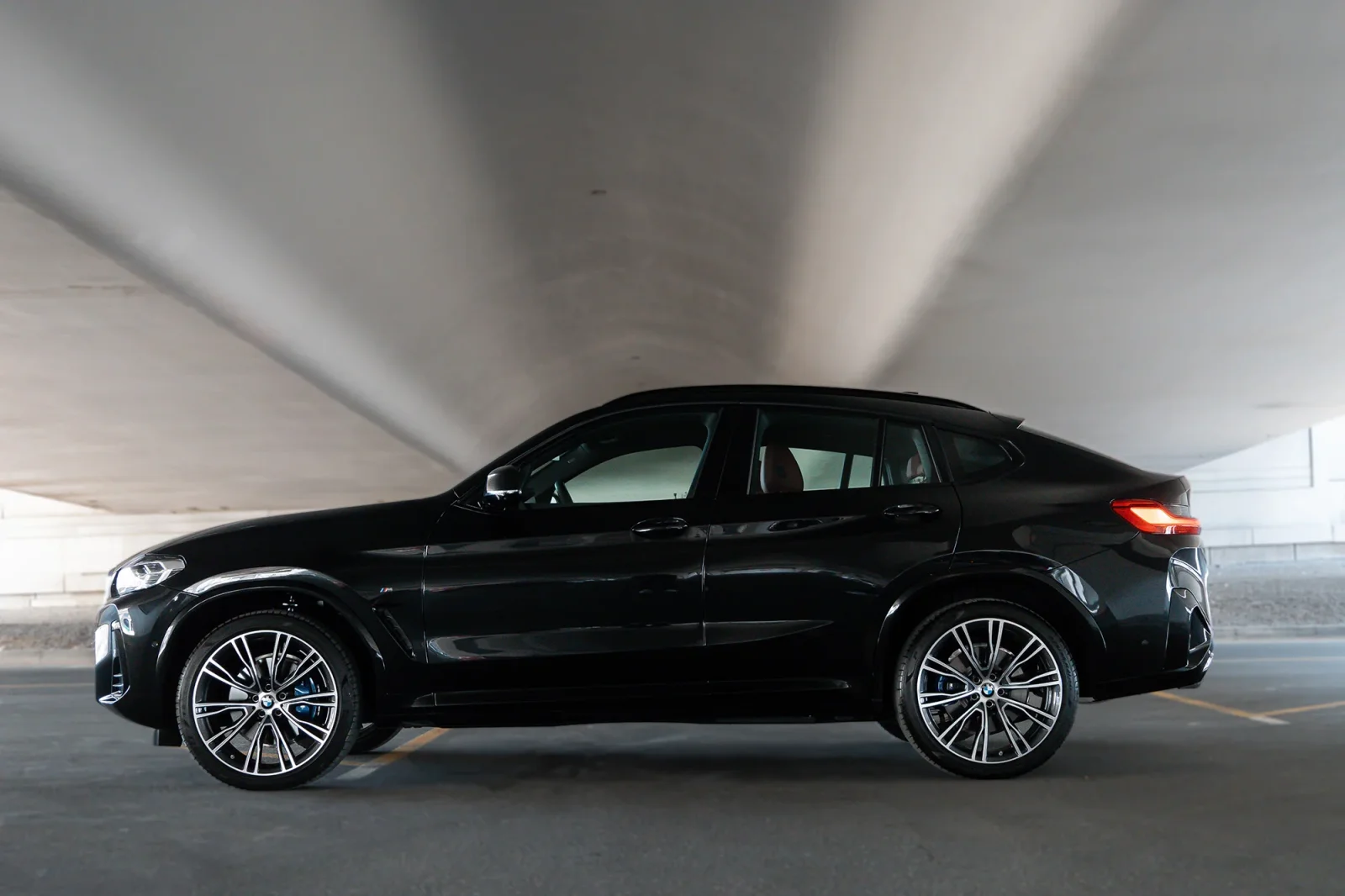 Kiralık BMW X4  Siyah 2024 içinde Dubai - 9 