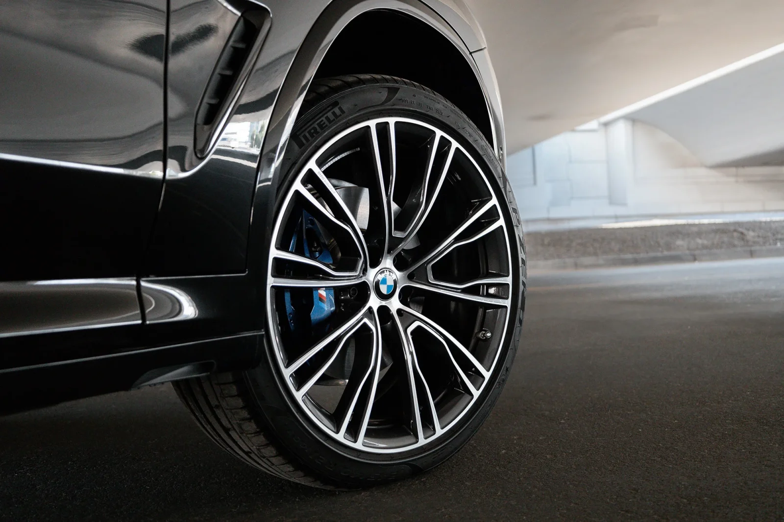 Kiralık BMW X4  Siyah 2024 içinde Dubai - 13 